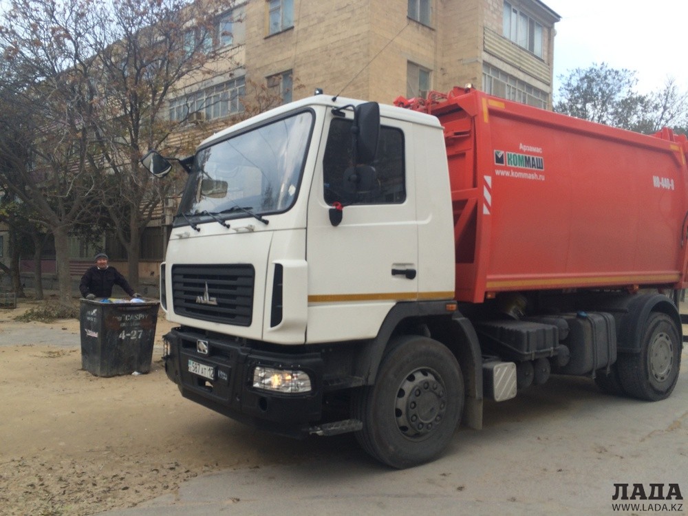 Новый мусоровоз. Фото предоставлено ТОО «Caspiy Operating»