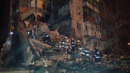 Часть многоэтажного дома обрушилась в Шахтинске: есть жертвы
