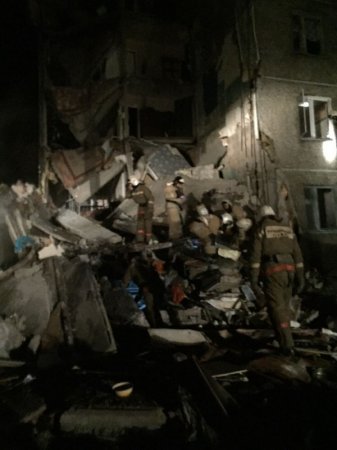 Часть многоэтажного дома обрушилась в Шахтинске: есть жертвы