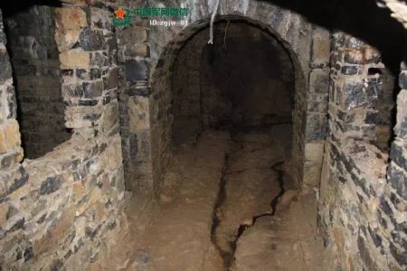 В Китае часовой 40 лет охранял заброшенное бомбоубежище