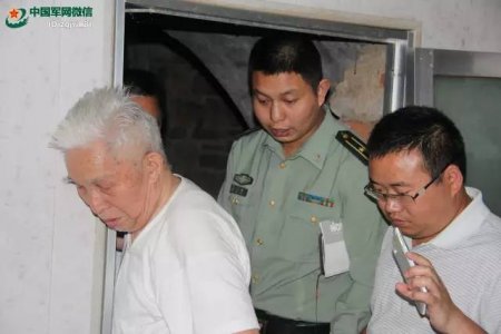 В Китае часовой 40 лет охранял заброшенное бомбоубежище