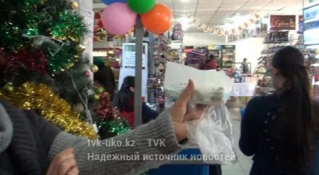 Укравшую сырок в магазине шымкентскую пенсионерку увезли в РОВД