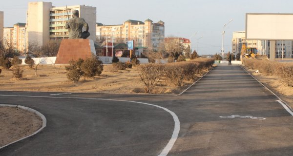 Берик Изгалиев: Новая дорожка по периметру Ботанического сада готова для велосипедистов