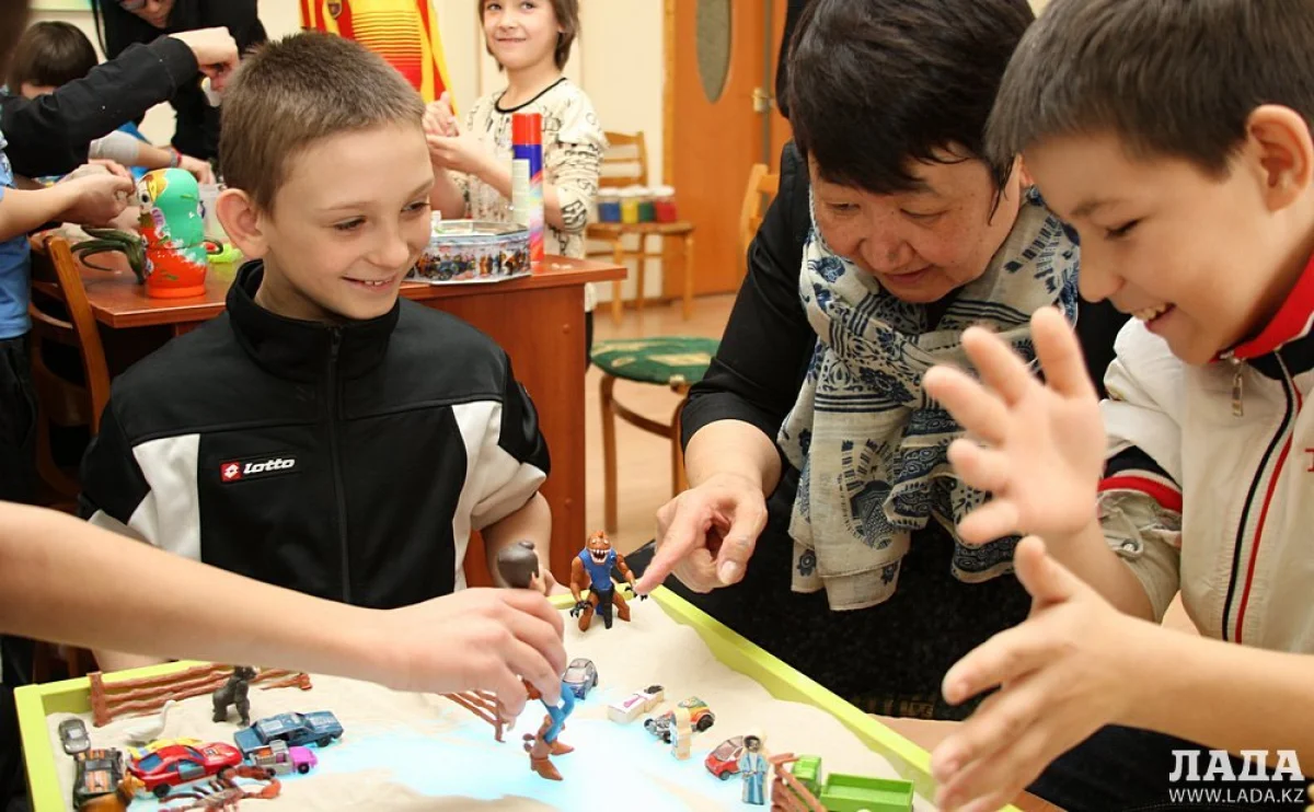 Воспитанники Мангистауской детской деревни играют с песком. Фото Ольги Ярославской||news_pic_more|<!--TBegin--><a href="https://img.lada.kz/2015-03/1425368140_dom-2231.jpg" onclick="return hs.expand(this)" ><img align="left" src="https://img.lada.kz/2015-03/thumbs/1425368140_dom-2231.jpg" alt='Воспитанники Мангистауской детской деревни рассказали психологам о своих страхах и мечтах через игры с песком' title='Воспитанники Мангистауской детской деревни рассказали психологам о своих страхах и мечтах через игры с песком'  /></a><!--TEnd--><br /><!--TBegin--><a href="https://img.lada.kz/2015-03/1425368123_dom-2232.jpg" onclick="return hs.expand(this)" ><img align="left" src="https://img.lada.kz/2015-03/thumbs/1425368123_dom-2232.jpg" alt='Воспитанники Мангистауской детской деревни рассказали психологам о своих страхах и мечтах через игры с песком' title='Воспитанники Мангистауской детской деревни рассказали психологам о своих страхах и мечтах через игры с песком'  /></a><!--TEnd--><br /><!--TBegin--><a href="https://img.lada.kz/2015-03/1425368116_dom-2239a.jpg" onclick="return hs.expand(this)" ><img align="left" src="https://img.lada.kz/2015-03/thumbs/1425368116_dom-2239a.jpg" alt='Воспитанники Мангистауской детской деревни рассказали психологам о своих страхах и мечтах через игры с песком' title='Воспитанники Мангистауской детской деревни рассказали психологам о своих страхах и мечтах через игры с песком'  /></a><!--TEnd--><br /><!--TBegin--><a href="https://img.lada.kz/2015-03/1425368129_dom-2239v.jpg" onclick="return hs.expand(this)" ><img align="left" src="https://img.lada.kz/2015-03/thumbs/1425368129_dom-2239v.jpg" alt='Воспитанники Мангистауской детской деревни рассказали психологам о своих страхах и мечтах через игры с песком' title='Воспитанники Мангистауской детской деревни рассказали психологам о своих страхах и мечтах через игры с песком'  /></a><!--TEnd--><br /><!--TBegin--><a href="https://img.lada.kz/2015-03/1425368134_dom-2240.jpg" onclick="return hs.expand(this)" ><img align="left" src="https://img.lada.kz/2015-03/thumbs/1425368134_dom-2240.jpg" alt='Воспитанники Мангистауской детской деревни рассказали психологам о своих страхах и мечтах через игры с песком' title='Воспитанники Мангистауской детской деревни рассказали психологам о своих страхах и мечтах через игры с песком'  /></a><!--TEnd--><br /><!--TBegin--><a href="https://img.lada.kz/2015-03/1425368093_dom-2280.jpg" onclick="return hs.expand(this)" ><img align="left" src="https://img.lada.kz/2015-03/thumbs/1425368093_dom-2280.jpg" alt='Воспитанники Мангистауской детской деревни рассказали психологам о своих страхах и мечтах через игры с песком' title='Воспитанники Мангистауской детской деревни рассказали психологам о своих страхах и мечтах через игры с песком'  /></a><!--TEnd--><br /><!--TBegin--><a href="https://img.lada.kz/2015-03/1425368139_dom-2314.jpg" onclick="return hs.expand(this)" ><img align="left" src="https://img.lada.kz/2015-03/thumbs/1425368139_dom-2314.jpg" alt='Воспитанники Мангистауской детской деревни рассказали психологам о своих страхах и мечтах через игры с песком' title='Воспитанники Мангистауской детской деревни рассказали психологам о своих страхах и мечтах через игры с песком'  /></a><!--TEnd--><br /><!--TBegin--><a href="https://img.lada.kz/2015-03/1425368071_dom-2329.jpg" onclick="return hs.expand(this)" ><img align="left" src="https://img.lada.kz/2015-03/thumbs/1425368071_dom-2329.jpg" alt='Воспитанники Мангистауской детской деревни рассказали психологам о своих страхах и мечтах через игры с песком' title='Воспитанники Мангистауской детской деревни рассказали психологам о своих страхах и мечтах через игры с песком'  /></a><!--TEnd--><br /><!--TBegin--><a href="https://img.lada.kz/2015-03/1425368087_dom-2362.jpg" onclick="return hs.expand(this)" ><img align="left" src="https://img.lada.kz/2015-03/thumbs/1425368087_dom-2362.jpg" alt='Воспитанники Мангистауской детской деревни рассказали психологам о своих страхах и мечтах через игры с песком' title='Воспитанники Мангистауской детской деревни рассказали психологам о своих страхах и мечтах через игры с песком'  /></a><!--TEnd--><br /><!--TBegin--><a href="https://img.lada.kz/2015-03/1425368159_dom-2365.jpg" onclick="return hs.expand(this)" ><img align="left" src="https://img.lada.kz/2015-03/thumbs/1425368159_dom-2365.jpg" alt='Воспитанники Мангистауской детской деревни рассказали психологам о своих страхах и мечтах через игры с песком' title='Воспитанники Мангистауской детской деревни рассказали психологам о своих страхах и мечтах через игры с песком'  /></a><!--TEnd--><br /><!--TBegin--><a href="https://img.lada.kz/2015-03/1425368070_dom-2389.jpg" onclick="return hs.expand(this)" ><img align="left" src="https://img.lada.kz/2015-03/thumbs/1425368070_dom-2389.jpg" alt='Воспитанники Мангистауской детской деревни рассказали психологам о своих страхах и мечтах через игры с песком' title='Воспитанники Мангистауской детской деревни рассказали психологам о своих страхах и мечтах через игры с песком'  /></a><!--TEnd--><br /><!--TBegin--><a href="https://img.lada.kz/2015-03/1425368121_dom-2393.jpg" onclick="return hs.expand(this)" ><img align="left" src="https://img.lada.kz/2015-03/thumbs/1425368121_dom-2393.jpg" alt='Воспитанники Мангистауской детской деревни рассказали психологам о своих страхах и мечтах через игры с песком' title='Воспитанники Мангистауской детской деревни рассказали психологам о своих страхах и мечтах через игры с песком'  /></a><!--TEnd--><br /><!--TBegin--><a href="https://img.lada.kz/2015-03/1425368114_dom-2461.jpg" onclick="return hs.expand(this)" ><img align="left" src="https://img.lada.kz/2015-03/thumbs/1425368114_dom-2461.jpg" alt='Воспитанники Мангистауской детской деревни рассказали психологам о своих страхах и мечтах через игры с песком' title='Воспитанники Мангистауской детской деревни рассказали психологам о своих страхах и мечтах через игры с песком'  /></a><!--TEnd--><br /><!--TBegin--><a href="https://img.lada.kz/2015-03/1425368155_dom-2489.jpg" onclick="return hs.expand(this)" ><img align="left" src="https://img.lada.kz/2015-03/thumbs/1425368155_dom-2489.jpg" alt='Воспитанники Мангистауской детской деревни рассказали психологам о своих страхах и мечтах через игры с песком' title='Воспитанники Мангистауской детской деревни рассказали психологам о своих страхах и мечтах через игры с песком'  /></a><!--TEnd--><br /><!--TBegin--><a href="https://img.lada.kz/2015-03/1425368125_dom-2497.jpg" onclick="return hs.expand(this)" ><img align="left" src="https://img.lada.kz/2015-03/thumbs/1425368125_dom-2497.jpg" alt='Воспитанники Мангистауской детской деревни рассказали психологам о своих страхах и мечтах через игры с песком' title='Воспитанники Мангистауской детской деревни рассказали психологам о своих страхах и мечтах через игры с песком'  /></a><!--TEnd--><br /><!--TBegin--><a href="https://img.lada.kz/2015-03/1425368156_dom-2505.jpg" onclick="return hs.expand(this)" ><img align="left" src="https://img.lada.kz/2015-03/thumbs/1425368156_dom-2505.jpg" alt='Воспитанники Мангистауской детской деревни рассказали психологам о своих страхах и мечтах через игры с песком' title='Воспитанники Мангистауской детской деревни рассказали психологам о своих страхах и мечтах через игры с песком'  /></a><!--TEnd--><br /><!--TBegin--><a href="https://img.lada.kz/2015-03/1425368158_dom-2532.jpg" onclick="return hs.expand(this)" ><img align="left" src="https://img.lada.kz/2015-03/thumbs/1425368158_dom-2532.jpg" alt='Воспитанники Мангистауской детской деревни рассказали психологам о своих страхах и мечтах через игры с песком' title='Воспитанники Мангистауской детской деревни рассказали психологам о своих страхах и мечтах через игры с песком'  /></a><!--TEnd--><br /><!--TBegin--><a href="https://img.lada.kz/2015-03/1425368138_dom-2533.jpg" onclick="return hs.expand(this)" ><img align="left" src="https://img.lada.kz/2015-03/thumbs/1425368138_dom-2533.jpg" alt='Воспитанники Мангистауской детской деревни рассказали психологам о своих страхах и мечтах через игры с песком' title='Воспитанники Мангистауской детской деревни рассказали психологам о своих страхах и мечтах через игры с песком'  /></a><!--TEnd--><br /><!--TBegin--><a href="https://img.lada.kz/2015-03/1425368094_dom-2535.jpg" onclick="return hs.expand(this)" ><img align="left" src="https://img.lada.kz/2015-03/thumbs/1425368094_dom-2535.jpg" alt='Воспитанники Мангистауской детской деревни рассказали психологам о своих страхах и мечтах через игры с песком' title='Воспитанники Мангистауской детской деревни рассказали психологам о своих страхах и мечтах через игры с песком'  /></a><!--TEnd--><br /><!--TBegin--><a href="https://img.lada.kz/2015-03/1425368141_dom-2554.jpg" onclick="return hs.expand(this)" ><img align="left" src="https://img.lada.kz/2015-03/thumbs/1425368141_dom-2554.jpg" alt='Воспитанники Мангистауской детской деревни рассказали психологам о своих страхах и мечтах через игры с песком' title='Воспитанники Мангистауской детской деревни рассказали психологам о своих страхах и мечтах через игры с песком'  /></a><!--TEnd--><br /><!--TBegin--><a href="https://img.lada.kz/2015-03/1425368125_dom-2564.jpg" onclick="return hs.expand(this)" ><img align="left" src="https://img.lada.kz/2015-03/thumbs/1425368125_dom-2564.jpg" alt='Воспитанники Мангистауской детской деревни рассказали психологам о своих страхах и мечтах через игры с песком' title='Воспитанники Мангистауской детской деревни рассказали психологам о своих страхах и мечтах через игры с песком'  /></a><!--TEnd--><br /><!--TBegin--><a href="https://img.lada.kz/2015-03/1425368144_dom-2585.jpg" onclick="return hs.expand(this)" ><img align="left" src="https://img.lada.kz/2015-03/thumbs/1425368144_dom-2585.jpg" alt='Воспитанники Мангистауской детской деревни рассказали психологам о своих страхах и мечтах через игры с песком' title='Воспитанники Мангистауской детской деревни рассказали психологам о своих страхах и мечтах через игры с песком'  /></a><!--TEnd-->