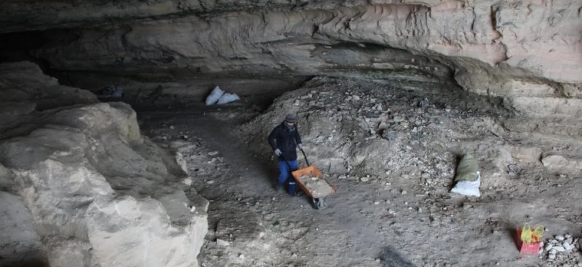 Рабочие выламывают камни внутри пещеры||news_pic_more|<!--TBegin--><a href="https://img.lada.kz/2015-03/1425467117_img_2227.jpg" onclick="return hs.expand(this)" ><img align="left" src="https://img.lada.kz/2015-03/thumbs/1425467117_img_2227.jpg" alt='Независимые эксперты: В пещере на скалах 4 микрорайона Актау находиться опасно' title='Независимые эксперты: В пещере на скалах 4 микрорайона Актау находиться опасно'  /></a><!--TEnd--><br /><!--TBegin--><a href="https://img.lada.kz/2015-03/1425467149_img_2228.jpg" onclick="return hs.expand(this)" ><img align="left" src="https://img.lada.kz/2015-03/thumbs/1425467149_img_2228.jpg" alt='Независимые эксперты: В пещере на скалах 4 микрорайона Актау находиться опасно' title='Независимые эксперты: В пещере на скалах 4 микрорайона Актау находиться опасно'  /></a><!--TEnd--><br /><!--TBegin--><a href="https://img.lada.kz/2015-03/1425467173_img_2231.jpg" onclick="return hs.expand(this)" ><img align="left" src="https://img.lada.kz/2015-03/thumbs/1425467173_img_2231.jpg" alt='Независимые эксперты: В пещере на скалах 4 микрорайона Актау находиться опасно' title='Независимые эксперты: В пещере на скалах 4 микрорайона Актау находиться опасно'  /></a><!--TEnd--><br /><!--TBegin--><a href="https://img.lada.kz/2015-03/1425467118_img_2234.jpg" onclick="return hs.expand(this)" ><img align="left" src="https://img.lada.kz/2015-03/thumbs/1425467118_img_2234.jpg" alt='Независимые эксперты: В пещере на скалах 4 микрорайона Актау находиться опасно' title='Независимые эксперты: В пещере на скалах 4 микрорайона Актау находиться опасно'  /></a><!--TEnd--><br /><!--TBegin--><a href="https://img.lada.kz/2015-03/1425467103_img_2235.jpg" onclick="return hs.expand(this)" ><img align="left" src="https://img.lada.kz/2015-03/thumbs/1425467103_img_2235.jpg" alt='Независимые эксперты: В пещере на скалах 4 микрорайона Актау находиться опасно' title='Независимые эксперты: В пещере на скалах 4 микрорайона Актау находиться опасно'  /></a><!--TEnd--><br /><!--TBegin--><a href="https://img.lada.kz/2015-03/1425467097_img_2244.jpg" onclick="return hs.expand(this)" ><img align="left" src="https://img.lada.kz/2015-03/thumbs/1425467097_img_2244.jpg" alt='Независимые эксперты: В пещере на скалах 4 микрорайона Актау находиться опасно' title='Независимые эксперты: В пещере на скалах 4 микрорайона Актау находиться опасно'  /></a><!--TEnd--><br /><!--TBegin--><a href="https://img.lada.kz/2015-03/1425467165_img_2250.jpg" onclick="return hs.expand(this)" ><img align="left" src="https://img.lada.kz/2015-03/thumbs/1425467165_img_2250.jpg" alt='Независимые эксперты: В пещере на скалах 4 микрорайона Актау находиться опасно' title='Независимые эксперты: В пещере на скалах 4 микрорайона Актау находиться опасно'  /></a><!--TEnd--><br /><!--TBegin--><a href="https://img.lada.kz/2015-03/1425467102_img_2256.jpg" onclick="return hs.expand(this)" ><img align="left" src="https://img.lada.kz/2015-03/thumbs/1425467102_img_2256.jpg" alt='Независимые эксперты: В пещере на скалах 4 микрорайона Актау находиться опасно' title='Независимые эксперты: В пещере на скалах 4 микрорайона Актау находиться опасно'  /></a><!--TEnd--><br /><!--TBegin--><a href="https://img.lada.kz/2015-03/1425467130_img_2275.jpg" onclick="return hs.expand(this)" ><img align="left" src="https://img.lada.kz/2015-03/thumbs/1425467130_img_2275.jpg" alt='Независимые эксперты: В пещере на скалах 4 микрорайона Актау находиться опасно' title='Независимые эксперты: В пещере на скалах 4 микрорайона Актау находиться опасно'  /></a><!--TEnd--><br /><!--TBegin--><a href="https://img.lada.kz/2015-03/1425467147_img_2278.jpg" onclick="return hs.expand(this)" ><img align="left" src="https://img.lada.kz/2015-03/thumbs/1425467147_img_2278.jpg" alt='Независимые эксперты: В пещере на скалах 4 микрорайона Актау находиться опасно' title='Независимые эксперты: В пещере на скалах 4 микрорайона Актау находиться опасно'  /></a><!--TEnd--><br /><!--TBegin--><a href="https://img.lada.kz/2015-03/1425467186_img_2284.jpg" onclick="return hs.expand(this)" ><img align="left" src="https://img.lada.kz/2015-03/thumbs/1425467186_img_2284.jpg" alt='Независимые эксперты: В пещере на скалах 4 микрорайона Актау находиться опасно' title='Независимые эксперты: В пещере на скалах 4 микрорайона Актау находиться опасно'  /></a><!--TEnd--><br /><!--TBegin--><a href="https://img.lada.kz/2015-03/1425467118_img_2341.jpg" onclick="return hs.expand(this)" ><img align="left" src="https://img.lada.kz/2015-03/thumbs/1425467118_img_2341.jpg" alt='Независимые эксперты: В пещере на скалах 4 микрорайона Актау находиться опасно' title='Независимые эксперты: В пещере на скалах 4 микрорайона Актау находиться опасно'  /></a><!--TEnd--><br /><!--TBegin--><a href="https://img.lada.kz/2015-03/1425467106_img_2347.jpg" onclick="return hs.expand(this)" ><img align="left" src="https://img.lada.kz/2015-03/thumbs/1425467106_img_2347.jpg" alt='Независимые эксперты: В пещере на скалах 4 микрорайона Актау находиться опасно' title='Независимые эксперты: В пещере на скалах 4 микрорайона Актау находиться опасно'  /></a><!--TEnd--><br /><!--TBegin--><a href="https://img.lada.kz/2015-03/1425467106_img_2354.jpg" onclick="return hs.expand(this)" ><img align="left" src="https://img.lada.kz/2015-03/thumbs/1425467106_img_2354.jpg" alt='Независимые эксперты: В пещере на скалах 4 микрорайона Актау находиться опасно' title='Независимые эксперты: В пещере на скалах 4 микрорайона Актау находиться опасно'  /></a><!--TEnd--><br /><!--TBegin--><a href="https://img.lada.kz/2015-03/1425467136_0000.jpg" onclick="return hs.expand(this)" ><img align="left" src="https://img.lada.kz/2015-03/thumbs/1425467136_0000.jpg" alt='Независимые эксперты: В пещере на скалах 4 микрорайона Актау находиться опасно' title='Независимые эксперты: В пещере на скалах 4 микрорайона Актау находиться опасно'  /></a><!--TEnd-->