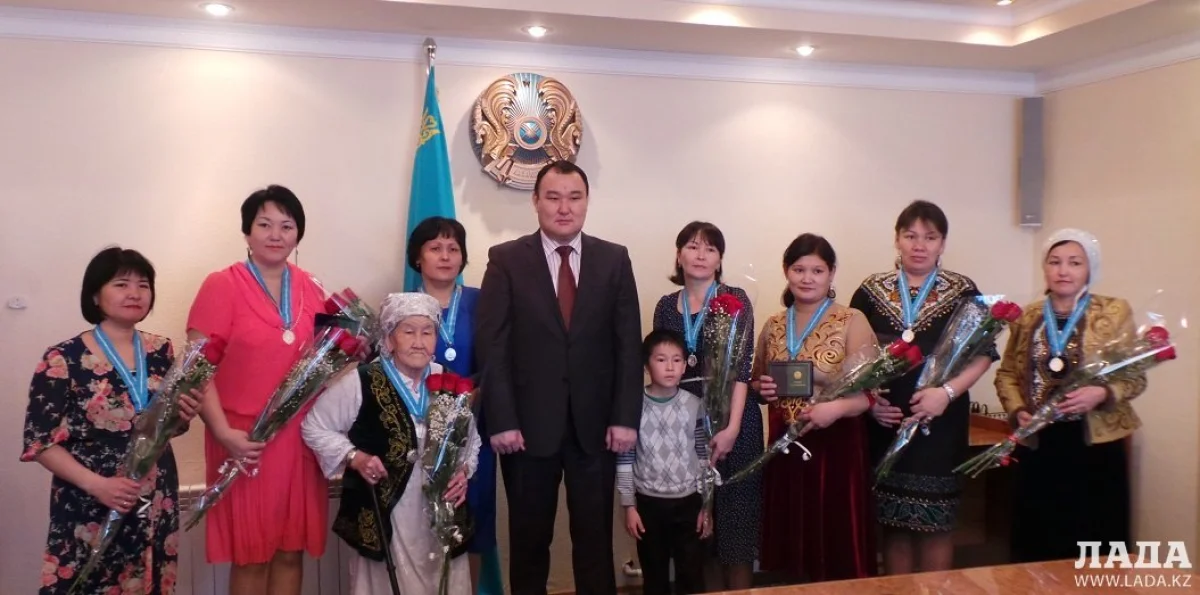 Нурлыбай Аккулов и награжденные многодетные матери||news_pic_more|<!--TBegin--><a href="https://img.lada.kz/2015-03/1425621403_20150306_163037.jpg" onclick="return hs.expand(this)" ><img align="left" src="https://img.lada.kz/2015-03/thumbs/1425621403_20150306_163037.jpg" alt='Подвески «Күміс алқа» вручили многодетным матерям Актау в канун женского праздника' title='Подвески «Күміс алқа» вручили многодетным матерям Актау в канун женского праздника'  /></a><!--TEnd--><br /><!--TBegin--><a href="https://img.lada.kz/2015-03/1425621388_20150306_163507.jpg" onclick="return hs.expand(this)" ><img align="left" src="https://img.lada.kz/2015-03/thumbs/1425621388_20150306_163507.jpg" alt='Подвески «Күміс алқа» вручили многодетным матерям Актау в канун женского праздника' title='Подвески «Күміс алқа» вручили многодетным матерям Актау в канун женского праздника'  /></a><!--TEnd--><br /><!--TBegin--><a href="https://img.lada.kz/2015-03/1425621386_20150306_163512.jpg" onclick="return hs.expand(this)" ><img align="left" src="https://img.lada.kz/2015-03/thumbs/1425621386_20150306_163512.jpg" alt='Подвески «Күміс алқа» вручили многодетным матерям Актау в канун женского праздника' title='Подвески «Күміс алқа» вручили многодетным матерям Актау в канун женского праздника'  /></a><!--TEnd--><br /><!--TBegin--><a href="https://img.lada.kz/2015-03/1425621432_20150306_163901.jpg" onclick="return hs.expand(this)" ><img align="left" src="https://img.lada.kz/2015-03/thumbs/1425621432_20150306_163901.jpg" alt='Подвески «Күміс алқа» вручили многодетным матерям Актау в канун женского праздника' title='Подвески «Күміс алқа» вручили многодетным матерям Актау в канун женского праздника'  /></a><!--TEnd--><br /><!--TBegin--><a href="https://img.lada.kz/2015-03/1425621422_20150306_163955.jpg" onclick="return hs.expand(this)" ><img align="left" src="https://img.lada.kz/2015-03/thumbs/1425621422_20150306_163955.jpg" alt='Подвески «Күміс алқа» вручили многодетным матерям Актау в канун женского праздника' title='Подвески «Күміс алқа» вручили многодетным матерям Актау в канун женского праздника'  /></a><!--TEnd--><br /><!--TBegin--><a href="https://img.lada.kz/2015-03/1425621439_20150306_164006.jpg" onclick="return hs.expand(this)" ><img align="left" src="https://img.lada.kz/2015-03/thumbs/1425621439_20150306_164006.jpg" alt='Подвески «Күміс алқа» вручили многодетным матерям Актау в канун женского праздника' title='Подвески «Күміс алқа» вручили многодетным матерям Актау в канун женского праздника'  /></a><!--TEnd--><br /><!--TBegin--><a href="https://img.lada.kz/2015-03/1425621443_20150306_164110.jpg" onclick="return hs.expand(this)" ><img align="left" src="https://img.lada.kz/2015-03/thumbs/1425621443_20150306_164110.jpg" alt='Подвески «Күміс алқа» вручили многодетным матерям Актау в канун женского праздника' title='Подвески «Күміс алқа» вручили многодетным матерям Актау в канун женского праздника'  /></a><!--TEnd--><br /><!--TBegin--><a href="https://img.lada.kz/2015-03/1425621439_20150306_164155.jpg" onclick="return hs.expand(this)" ><img align="left" src="https://img.lada.kz/2015-03/thumbs/1425621439_20150306_164155.jpg" alt='Подвески «Күміс алқа» вручили многодетным матерям Актау в канун женского праздника' title='Подвески «Күміс алқа» вручили многодетным матерям Актау в канун женского праздника'  /></a><!--TEnd--><br /><!--TBegin--><a href="https://img.lada.kz/2015-03/1425621359_20150306_164245.jpg" onclick="return hs.expand(this)" ><img align="left" src="https://img.lada.kz/2015-03/thumbs/1425621359_20150306_164245.jpg" alt='Подвески «Күміс алқа» вручили многодетным матерям Актау в канун женского праздника' title='Подвески «Күміс алқа» вручили многодетным матерям Актау в канун женского праздника'  /></a><!--TEnd--><br /><!--TBegin--><a href="https://img.lada.kz/2015-03/1425621457_20150306_164305.jpg" onclick="return hs.expand(this)" ><img align="left" src="https://img.lada.kz/2015-03/thumbs/1425621457_20150306_164305.jpg" alt='Подвески «Күміс алқа» вручили многодетным матерям Актау в канун женского праздника' title='Подвески «Күміс алқа» вручили многодетным матерям Актау в канун женского праздника'  /></a><!--TEnd-->
