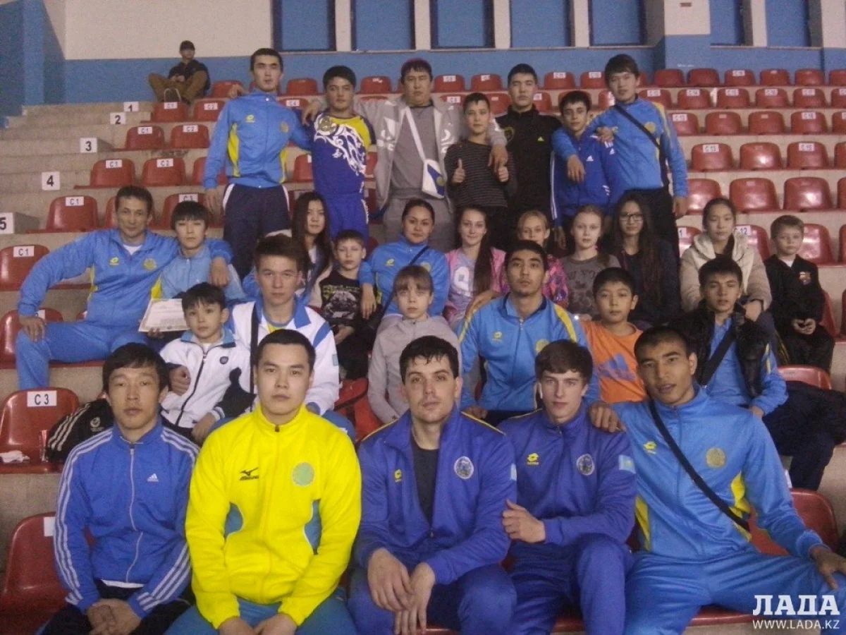Спортсмены после соревнований. Фото предоставлено Ержаном Кожаевым||news_pic_more|<!--TBegin--><a href="https://img.lada.kz/2015-03/1426247836_img-20150313-wa0005.jpg" onclick="return hs.expand(this)" ><img align="left" src="https://img.lada.kz/2015-03/thumbs/1426247836_img-20150313-wa0005.jpg" alt='Актауские каратисты завоевали 25 медалей на международном турнире в Турции' title='Актауские каратисты завоевали 25 медалей на международном турнире в Турции'  /></a><!--TEnd-->