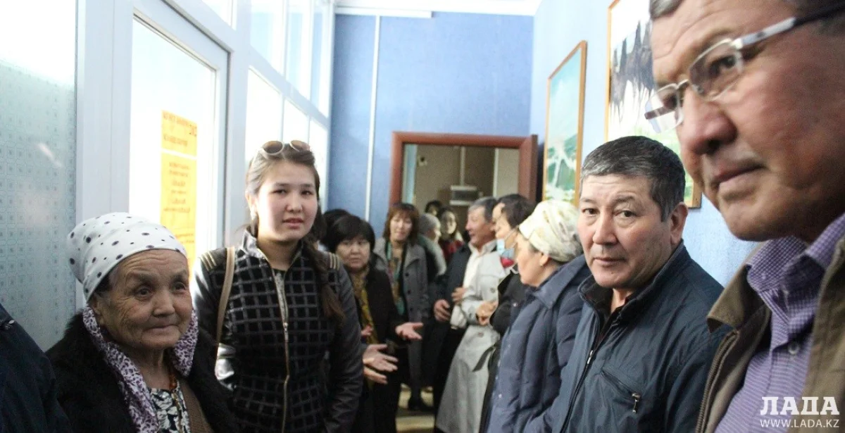 Студенты и родители медицинского колледжа в приемной у директора М.Ханчевской||news_pic_more|<!--TBegin--><a href="https://img.lada.kz/2015-03/1426576671_img_1059.jpg" onclick="return hs.expand(this)" ><img align="left" src="https://img.lada.kz/2015-03/thumbs/1426576671_img_1059.jpg" alt='В Актау студентов бюджетного отделения медицинского колледжа не пускали на занятия из-за задержки оплаты за обучение' title='В Актау студентов бюджетного отделения медицинского колледжа не пускали на занятия из-за задержки оплаты за обучение'  /></a><!--TEnd--><br /><!--TBegin--><a href="https://img.lada.kz/2015-03/1426576701_img_1061.jpg" onclick="return hs.expand(this)" ><img align="left" src="https://img.lada.kz/2015-03/thumbs/1426576701_img_1061.jpg" alt='В Актау студентов бюджетного отделения медицинского колледжа не пускали на занятия из-за задержки оплаты за обучение' title='В Актау студентов бюджетного отделения медицинского колледжа не пускали на занятия из-за задержки оплаты за обучение'  /></a><!--TEnd--><br /><!--TBegin--><a href="https://img.lada.kz/2015-03/1426576643_img_1064.jpg" onclick="return hs.expand(this)" ><img align="left" src="https://img.lada.kz/2015-03/thumbs/1426576643_img_1064.jpg" alt='В Актау студентов бюджетного отделения медицинского колледжа не пускали на занятия из-за задержки оплаты за обучение' title='В Актау студентов бюджетного отделения медицинского колледжа не пускали на занятия из-за задержки оплаты за обучение'  /></a><!--TEnd--><br /><!--TBegin--><a href="https://img.lada.kz/2015-03/1426576668_img_1067.jpg" onclick="return hs.expand(this)" ><img align="left" src="https://img.lada.kz/2015-03/thumbs/1426576668_img_1067.jpg" alt='В Актау студентов бюджетного отделения медицинского колледжа не пускали на занятия из-за задержки оплаты за обучение' title='В Актау студентов бюджетного отделения медицинского колледжа не пускали на занятия из-за задержки оплаты за обучение'  /></a><!--TEnd-->