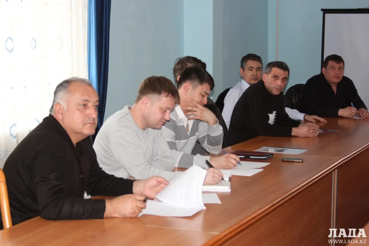 На встрече в полиции. Фото Азамата Сарсенбаева||news_pic_more|<!--TBegin--><a href="https://img.lada.kz/2015-03/1426750427_2.jpg" onclick="return hs.expand(this)" ><img align="left" src="https://img.lada.kz/2015-03/thumbs/1426750427_2.jpg" alt='Полицейские посоветовали актауским охранным фирмам тесно сотрудничать с населением' title='Полицейские посоветовали актауским охранным фирмам тесно сотрудничать с населением'  /></a><!--TEnd--><br /><!--TBegin--><a href="https://img.lada.kz/2015-03/1426750440_3.jpg" onclick="return hs.expand(this)" ><img align="left" src="https://img.lada.kz/2015-03/thumbs/1426750440_3.jpg" alt='Полицейские посоветовали актауским охранным фирмам тесно сотрудничать с населением' title='Полицейские посоветовали актауским охранным фирмам тесно сотрудничать с населением'  /></a><!--TEnd--><br /><!--TBegin--><a href="https://img.lada.kz/2015-03/1426750473_img_5542.jpg" onclick="return hs.expand(this)" ><img align="left" src="https://img.lada.kz/2015-03/thumbs/1426750473_img_5542.jpg" alt='Полицейские посоветовали актауским охранным фирмам тесно сотрудничать с населением' title='Полицейские посоветовали актауским охранным фирмам тесно сотрудничать с населением'  /></a><!--TEnd-->