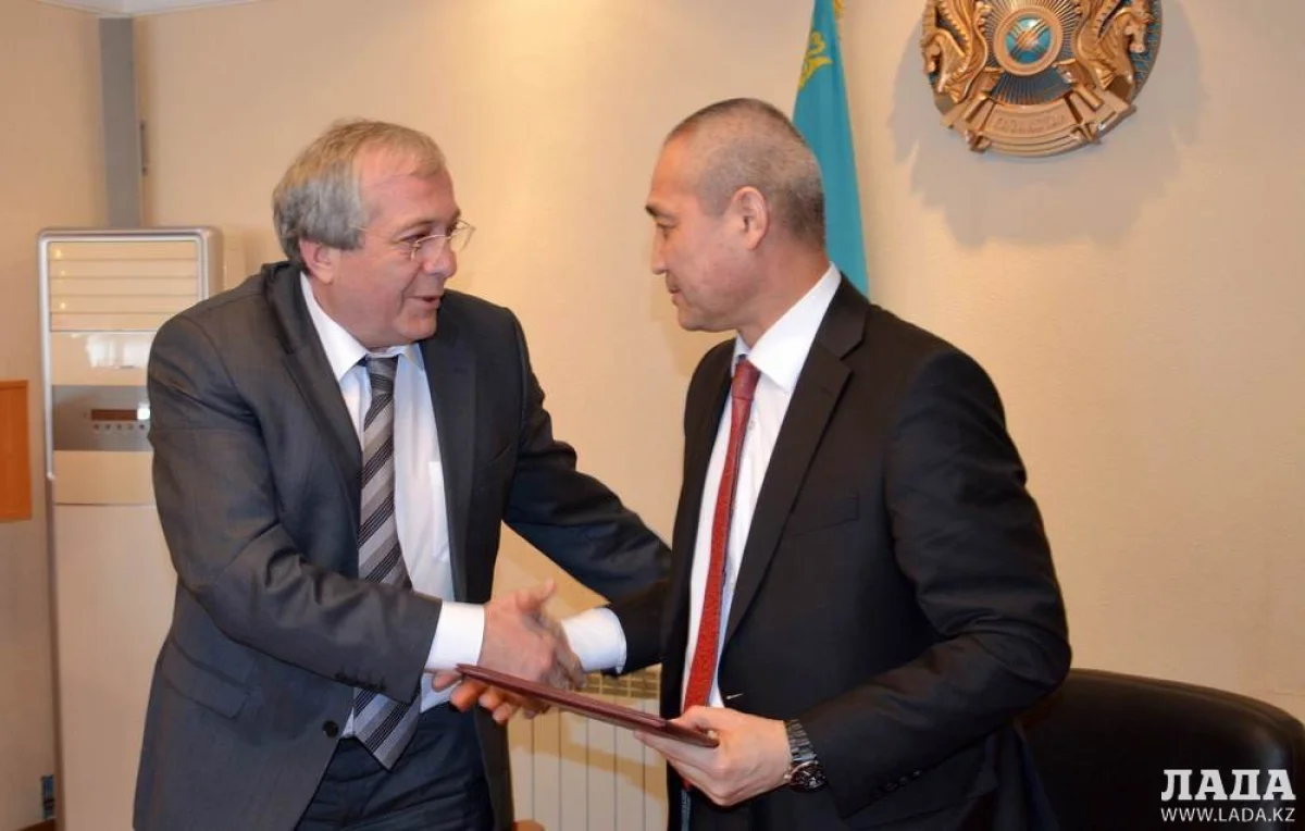 Едил Жанбыршин и Рафик Бутаев. Подписание двухстороннего соглашения. Фото Батыра Жайлау||news_pic_more|<!--TBegin--><a href="https://img.lada.kz/2015-03/1426849672_slayd2.jpg" onclick="return hs.expand(this)" ><img align="left" src="https://img.lada.kz/2015-03/thumbs/1426849672_slayd2.jpg" alt='Актау и Махачкала стали городами-побратимами' title='Актау и Махачкала стали городами-побратимами'  /></a><!--TEnd--><br /><!--TBegin--><a href="https://img.lada.kz/2015-03/1426849714_slayd5.jpg" onclick="return hs.expand(this)" ><img align="left" src="https://img.lada.kz/2015-03/thumbs/1426849714_slayd5.jpg" alt='Актау и Махачкала стали городами-побратимами' title='Актау и Махачкала стали городами-побратимами'  /></a><!--TEnd--><br /><!--TBegin--><a href="https://img.lada.kz/2015-03/1426849694_slayd7.jpg" onclick="return hs.expand(this)" ><img align="left" src="https://img.lada.kz/2015-03/thumbs/1426849694_slayd7.jpg" alt='Актау и Махачкала стали городами-побратимами' title='Актау и Махачкала стали городами-побратимами'  /></a><!--TEnd--><br /><!--TBegin--><a href="https://img.lada.kz/2015-03/1426849713_slayd9.jpg" onclick="return hs.expand(this)" ><img align="left" src="https://img.lada.kz/2015-03/thumbs/1426849713_slayd9.jpg" alt='Актау и Махачкала стали городами-побратимами' title='Актау и Махачкала стали городами-побратимами'  /></a><!--TEnd--><br /><!--TBegin--><a href="https://img.lada.kz/2015-03/1426849671_slayd11.jpg" onclick="return hs.expand(this)" ><img align="left" src="https://img.lada.kz/2015-03/thumbs/1426849671_slayd11.jpg" alt='Актау и Махачкала стали городами-побратимами' title='Актау и Махачкала стали городами-побратимами'  /></a><!--TEnd--><br /><!--TBegin--><a href="https://img.lada.kz/2015-03/1426849683_slayd12.jpg" onclick="return hs.expand(this)" ><img align="left" src="https://img.lada.kz/2015-03/thumbs/1426849683_slayd12.jpg" alt='Актау и Махачкала стали городами-побратимами' title='Актау и Махачкала стали городами-побратимами'  /></a><!--TEnd-->