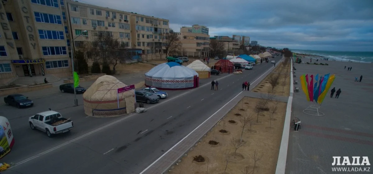 Юрты на набережной 15 микрорайона готовы к встрече гостей. Фото Рашида Исмагилова