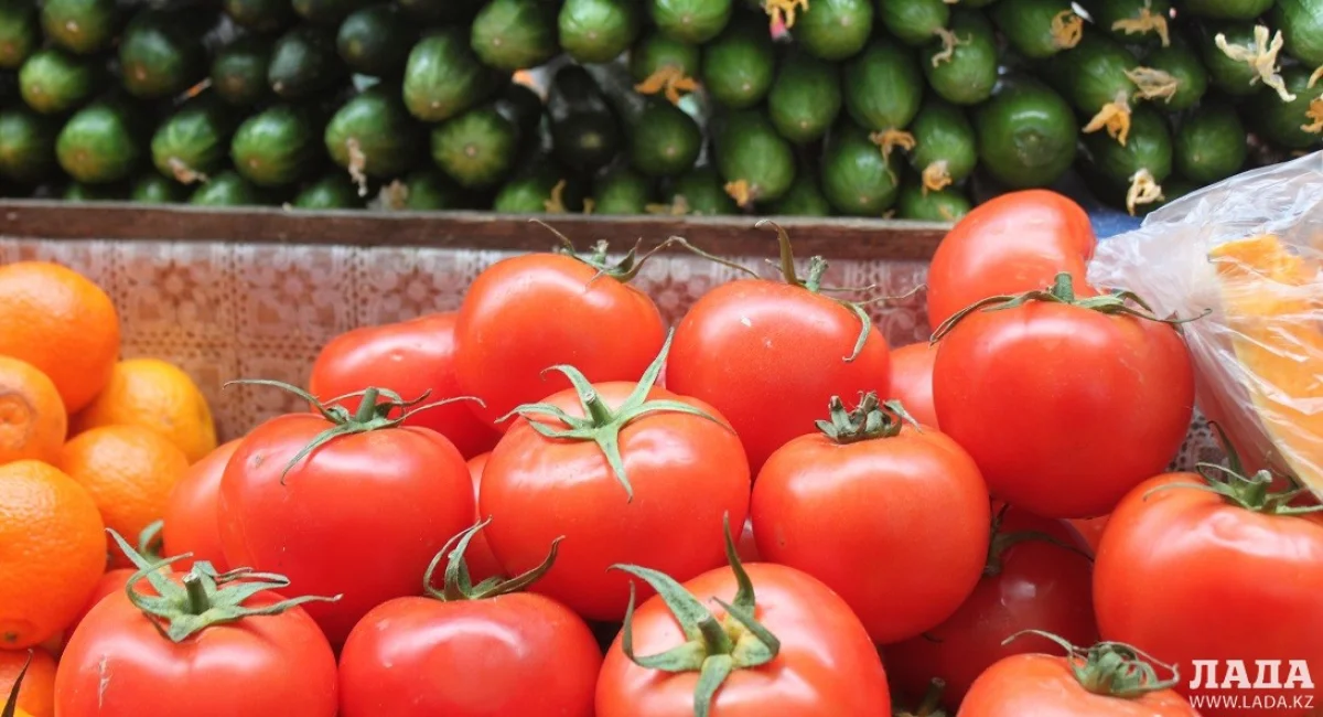 Овощи на рынке в Актау