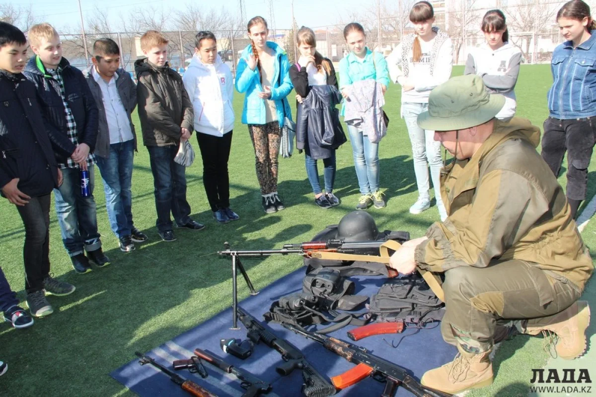 Смотр стрелкового оружия. Фото автора||news_pic_more|<!--TBegin--><a href="https://img.lada.kz/2015-03/1427442202_img_4066.jpg" onclick="return hs.expand(this)" ><img align="left" src="https://img.lada.kz/2015-03/thumbs/1427442202_img_4066.jpg" alt='Актауским школьникам рассказали про КНБ' title='Актауским школьникам рассказали про КНБ'  /></a><!--TEnd--><br /><!--TBegin--><a href="https://img.lada.kz/2015-03/1427442225_img_4076.jpg" onclick="return hs.expand(this)" ><img align="left" src="https://img.lada.kz/2015-03/thumbs/1427442225_img_4076.jpg" alt='Актауским школьникам рассказали про КНБ' title='Актауским школьникам рассказали про КНБ'  /></a><!--TEnd--><br /><!--TBegin--><a href="https://img.lada.kz/2015-03/1427442191_img_4083.jpg" onclick="return hs.expand(this)" ><img align="left" src="https://img.lada.kz/2015-03/thumbs/1427442191_img_4083.jpg" alt='Актауским школьникам рассказали про КНБ' title='Актауским школьникам рассказали про КНБ'  /></a><!--TEnd--><br /><!--TBegin--><a href="https://img.lada.kz/2015-03/1427442201_img_4085.jpg" onclick="return hs.expand(this)" ><img align="left" src="https://img.lada.kz/2015-03/thumbs/1427442201_img_4085.jpg" alt='Актауским школьникам рассказали про КНБ' title='Актауским школьникам рассказали про КНБ'  /></a><!--TEnd--><br /><!--TBegin--><a href="https://img.lada.kz/2015-03/1427442160_img_4087.jpg" onclick="return hs.expand(this)" ><img align="left" src="https://img.lada.kz/2015-03/thumbs/1427442160_img_4087.jpg" alt='Актауским школьникам рассказали про КНБ' title='Актауским школьникам рассказали про КНБ'  /></a><!--TEnd--><br /><!--TBegin--><a href="https://img.lada.kz/2015-03/1427442148_img_4091.jpg" onclick="return hs.expand(this)" ><img align="left" src="https://img.lada.kz/2015-03/thumbs/1427442148_img_4091.jpg" alt='Актауским школьникам рассказали про КНБ' title='Актауским школьникам рассказали про КНБ'  /></a><!--TEnd--><br /><!--TBegin--><a href="https://img.lada.kz/2015-03/1427442217_img_4093.jpg" onclick="return hs.expand(this)" ><img align="left" src="https://img.lada.kz/2015-03/thumbs/1427442217_img_4093.jpg" alt='Актауским школьникам рассказали про КНБ' title='Актауским школьникам рассказали про КНБ'  /></a><!--TEnd--><br /><!--TBegin--><a href="https://img.lada.kz/2015-03/1427442175_img_4098.jpg" onclick="return hs.expand(this)" ><img align="left" src="https://img.lada.kz/2015-03/thumbs/1427442175_img_4098.jpg" alt='Актауским школьникам рассказали про КНБ' title='Актауским школьникам рассказали про КНБ'  /></a><!--TEnd--><br /><!--TBegin--><a href="https://img.lada.kz/2015-03/1427442217_img_4100.jpg" onclick="return hs.expand(this)" ><img align="left" src="https://img.lada.kz/2015-03/thumbs/1427442217_img_4100.jpg" alt='Актауским школьникам рассказали про КНБ' title='Актауским школьникам рассказали про КНБ'  /></a><!--TEnd--><br /><!--TBegin--><a href="https://img.lada.kz/2015-03/1427442153_img_4104.jpg" onclick="return hs.expand(this)" ><img align="left" src="https://img.lada.kz/2015-03/thumbs/1427442153_img_4104.jpg" alt='Актауским школьникам рассказали про КНБ' title='Актауским школьникам рассказали про КНБ'  /></a><!--TEnd--><br /><!--TBegin--><a href="https://img.lada.kz/2015-03/1427442189_img_4107.jpg" onclick="return hs.expand(this)" ><img align="left" src="https://img.lada.kz/2015-03/thumbs/1427442189_img_4107.jpg" alt='Актауским школьникам рассказали про КНБ' title='Актауским школьникам рассказали про КНБ'  /></a><!--TEnd--><br /><!--TBegin--><a href="https://img.lada.kz/2015-03/1427442156_img_4108.jpg" onclick="return hs.expand(this)" ><img align="left" src="https://img.lada.kz/2015-03/thumbs/1427442156_img_4108.jpg" alt='Актауским школьникам рассказали про КНБ' title='Актауским школьникам рассказали про КНБ'  /></a><!--TEnd--><br /><!--TBegin--><a href="https://img.lada.kz/2015-03/1427442225_img_4111.jpg" onclick="return hs.expand(this)" ><img align="left" src="https://img.lada.kz/2015-03/thumbs/1427442225_img_4111.jpg" alt='Актауским школьникам рассказали про КНБ' title='Актауским школьникам рассказали про КНБ'  /></a><!--TEnd--><br /><!--TBegin--><a href="https://img.lada.kz/2015-03/1427442182_img_4113.jpg" onclick="return hs.expand(this)" ><img align="left" src="https://img.lada.kz/2015-03/thumbs/1427442182_img_4113.jpg" alt='Актауским школьникам рассказали про КНБ' title='Актауским школьникам рассказали про КНБ'  /></a><!--TEnd--><br /><!--TBegin--><a href="https://img.lada.kz/2015-03/1427442180_img_4119.jpg" onclick="return hs.expand(this)" ><img align="left" src="https://img.lada.kz/2015-03/thumbs/1427442180_img_4119.jpg" alt='Актауским школьникам рассказали про КНБ' title='Актауским школьникам рассказали про КНБ'  /></a><!--TEnd--><br /><!--TBegin--><a href="https://img.lada.kz/2015-03/1427442230_img_4121.jpg" onclick="return hs.expand(this)" ><img align="left" src="https://img.lada.kz/2015-03/thumbs/1427442230_img_4121.jpg" alt='Актауским школьникам рассказали про КНБ' title='Актауским школьникам рассказали про КНБ'  /></a><!--TEnd--><br /><!--TBegin--><a href="https://img.lada.kz/2015-03/1427442244_img_4123.jpg" onclick="return hs.expand(this)" ><img align="left" src="https://img.lada.kz/2015-03/thumbs/1427442244_img_4123.jpg" alt='Актауским школьникам рассказали про КНБ' title='Актауским школьникам рассказали про КНБ'  /></a><!--TEnd--><br /><!--TBegin--><a href="https://img.lada.kz/2015-03/1427442251_img_4126.jpg" onclick="return hs.expand(this)" ><img align="left" src="https://img.lada.kz/2015-03/thumbs/1427442251_img_4126.jpg" alt='Актауским школьникам рассказали про КНБ' title='Актауским школьникам рассказали про КНБ'  /></a><!--TEnd--><br /><!--TBegin--><a href="https://img.lada.kz/2015-03/1427442228_img_4128.jpg" onclick="return hs.expand(this)" ><img align="left" src="https://img.lada.kz/2015-03/thumbs/1427442228_img_4128.jpg" alt='Актауским школьникам рассказали про КНБ' title='Актауским школьникам рассказали про КНБ'  /></a><!--TEnd--><br /><!--TBegin--><a href="https://img.lada.kz/2015-03/1427442218_img_4130.jpg" onclick="return hs.expand(this)" ><img align="left" src="https://img.lada.kz/2015-03/thumbs/1427442218_img_4130.jpg" alt='Актауским школьникам рассказали про КНБ' title='Актауским школьникам рассказали про КНБ'  /></a><!--TEnd-->