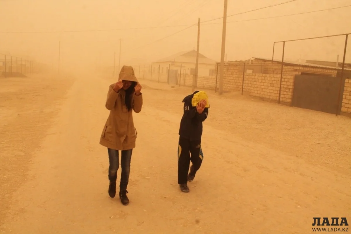 Пыльная буря в Мунайлы осложнила жизнь пешеходов. Фото Кадырбека Айдарулы||news_pic_more|<!--TBegin--><a href="https://img.lada.kz/2015-03/1427625557_img_3513.jpg" onclick="return hs.expand(this)" ><img align="left" src="https://img.lada.kz/2015-03/thumbs/1427625557_img_3513.jpg" alt='Полицейские Мангистау просят граждан без особой надобности не выезжать на автотрассы' title='Полицейские Мангистау просят граждан без особой надобности не выезжать на автотрассы'  /></a><!--TEnd--><br /><!--TBegin--><a href="https://img.lada.kz/2015-03/1427625525_img_3522.jpg" onclick="return hs.expand(this)" ><img align="left" src="https://img.lada.kz/2015-03/thumbs/1427625525_img_3522.jpg" alt='Полицейские Мангистау просят граждан без особой надобности не выезжать на автотрассы' title='Полицейские Мангистау просят граждан без особой надобности не выезжать на автотрассы'  /></a><!--TEnd--><br /><!--TBegin--><a href="https://img.lada.kz/2015-03/1427625530_img_3527.jpg" onclick="return hs.expand(this)" ><img align="left" src="https://img.lada.kz/2015-03/thumbs/1427625530_img_3527.jpg" alt='Полицейские Мангистау просят граждан без особой надобности не выезжать на автотрассы' title='Полицейские Мангистау просят граждан без особой надобности не выезжать на автотрассы'  /></a><!--TEnd--><br /><!--TBegin--><a href="https://img.lada.kz/2015-03/1427625599_img-20150329-wa0006.jpg" onclick="return hs.expand(this)" ><img align="left" src="https://img.lada.kz/2015-03/thumbs/1427625599_img-20150329-wa0006.jpg" alt='Полицейские Мангистау просят граждан без особой надобности не выезжать на автотрассы' title='Полицейские Мангистау просят граждан без особой надобности не выезжать на автотрассы'  /></a><!--TEnd--><br /><!--TBegin--><a href="https://img.lada.kz/2015-03/1427625561_img-20150329-wa0008.jpg" onclick="return hs.expand(this)" ><img align="left" src="https://img.lada.kz/2015-03/thumbs/1427625561_img-20150329-wa0008.jpg" alt='Полицейские Мангистау просят граждан без особой надобности не выезжать на автотрассы' title='Полицейские Мангистау просят граждан без особой надобности не выезжать на автотрассы'  /></a><!--TEnd--><br /><!--TBegin--><a href="https://img.lada.kz/2015-03/1427625616_img-20150329-wa0013.jpg" onclick="return hs.expand(this)" ><img align="left" src="https://img.lada.kz/2015-03/thumbs/1427625616_img-20150329-wa0013.jpg" alt='Полицейские Мангистау просят граждан без особой надобности не выезжать на автотрассы' title='Полицейские Мангистау просят граждан без особой надобности не выезжать на автотрассы'  /></a><!--TEnd--><br /><!--TBegin--><a href="https://img.lada.kz/2015-03/1427625542_img-20150329-wa0024.jpg" onclick="return hs.expand(this)" ><img align="left" src="https://img.lada.kz/2015-03/thumbs/1427625542_img-20150329-wa0024.jpg" alt='Полицейские Мангистау просят граждан без особой надобности не выезжать на автотрассы' title='Полицейские Мангистау просят граждан без особой надобности не выезжать на автотрассы'  /></a><!--TEnd--><br /><!--TBegin--><a href="https://img.lada.kz/2015-03/1427625602_img-20150329-wa0025.jpg" onclick="return hs.expand(this)" ><img align="left" src="https://img.lada.kz/2015-03/thumbs/1427625602_img-20150329-wa0025.jpg" alt='Полицейские Мангистау просят граждан без особой надобности не выезжать на автотрассы' title='Полицейские Мангистау просят граждан без особой надобности не выезжать на автотрассы'  /></a><!--TEnd--><br /><!--TBegin--><a href="https://img.lada.kz/2015-03/1427625641_img-20150329-wa0028.jpg" onclick="return hs.expand(this)" ><img align="left" src="https://img.lada.kz/2015-03/thumbs/1427625641_img-20150329-wa0028.jpg" alt='Полицейские Мангистау просят граждан без особой надобности не выезжать на автотрассы' title='Полицейские Мангистау просят граждан без особой надобности не выезжать на автотрассы'  /></a><!--TEnd--><br /><!--TBegin--><a href="https://img.lada.kz/2015-03/1427625903_6.jpg" onclick="return hs.expand(this)" ><img align="left" src="https://img.lada.kz/2015-03/thumbs/1427625903_6.jpg" alt='Полицейские Мангистау просят граждан без особой надобности не выезжать на автотрассы' title='Полицейские Мангистау просят граждан без особой надобности не выезжать на автотрассы'  /></a><!--TEnd--><br /><!--TBegin--><a href="https://img.lada.kz/2015-03/1427625559_img-20150329-wa0032.jpg" onclick="return hs.expand(this)" ><img align="left" src="https://img.lada.kz/2015-03/thumbs/1427625559_img-20150329-wa0032.jpg" alt='Полицейские Мангистау просят граждан без особой надобности не выезжать на автотрассы' title='Полицейские Мангистау просят граждан без особой надобности не выезжать на автотрассы'  /></a><!--TEnd--><br /><!--TBegin--><a href="https://img.lada.kz/2015-03/1427625602_img-20150329-wa0034.jpg" onclick="return hs.expand(this)" ><img align="left" src="https://img.lada.kz/2015-03/thumbs/1427625602_img-20150329-wa0034.jpg" alt='Полицейские Мангистау просят граждан без особой надобности не выезжать на автотрассы' title='Полицейские Мангистау просят граждан без особой надобности не выезжать на автотрассы'  /></a><!--TEnd--><br /><!--TBegin--><a href="https://img.lada.kz/2015-03/1427625569_img-20150329-wa0039.jpg" onclick="return hs.expand(this)" ><img align="left" src="https://img.lada.kz/2015-03/thumbs/1427625569_img-20150329-wa0039.jpg" alt='Полицейские Мангистау просят граждан без особой надобности не выезжать на автотрассы' title='Полицейские Мангистау просят граждан без особой надобности не выезжать на автотрассы'  /></a><!--TEnd--><br /><!--TBegin--><a href="https://img.lada.kz/2015-03/1427625626_img-20150329-wa0040.jpg" onclick="return hs.expand(this)" ><img align="left" src="https://img.lada.kz/2015-03/thumbs/1427625626_img-20150329-wa0040.jpg" alt='Полицейские Мангистау просят граждан без особой надобности не выезжать на автотрассы' title='Полицейские Мангистау просят граждан без особой надобности не выезжать на автотрассы'  /></a><!--TEnd-->