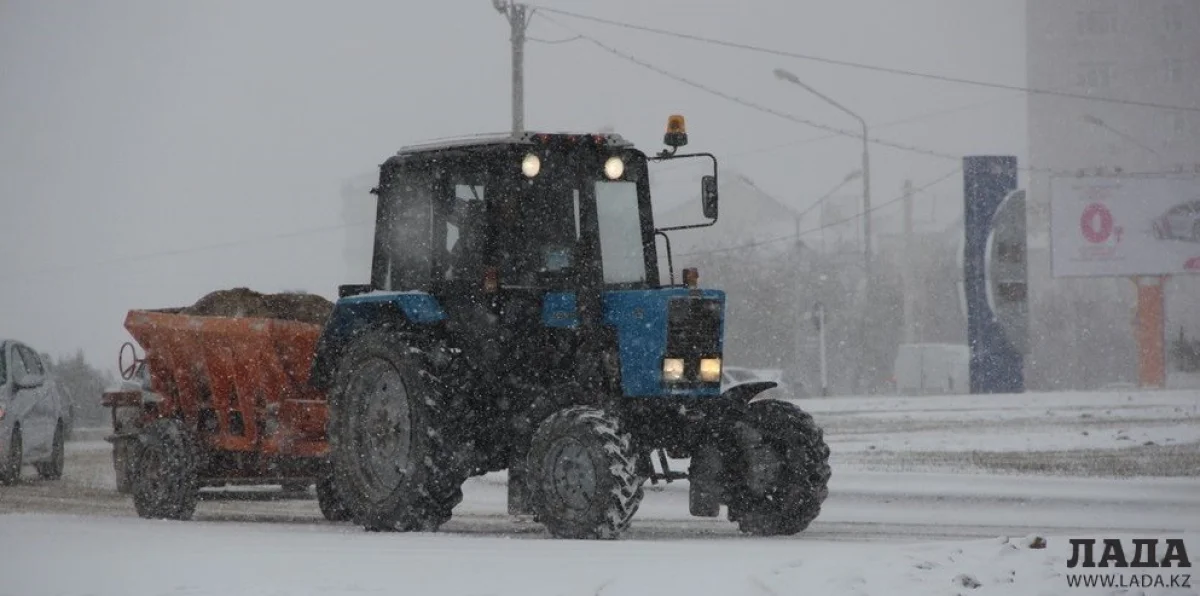 Уборка снега. Фото Лианы Рязанцевой
