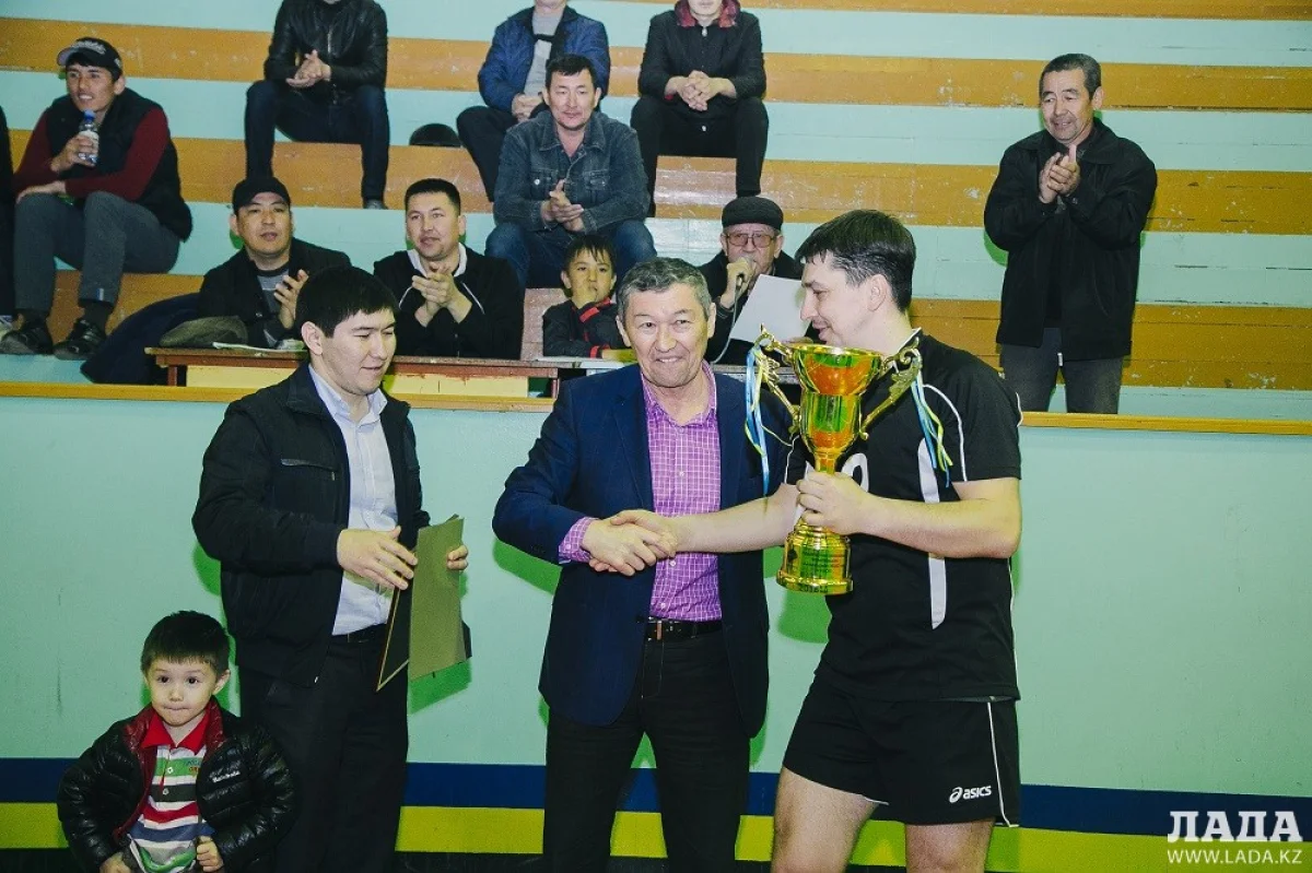 Вручение Кубка представителю команды прокуратуры. Фото предоставлено участниками турнира||news_pic_more|<!--TBegin--><a href="https://img.lada.kz/2015-03/1427807866_2.jpg" onclick="return hs.expand(this)" ><img align="left" src="https://img.lada.kz/2015-03/thumbs/1427807866_2.jpg" alt='В Актау прошел турнир по волейболу среди ветеранов' title='В Актау прошел турнир по волейболу среди ветеранов'  /></a><!--TEnd--><br /><!--TBegin--><a href="https://img.lada.kz/2015-03/1427807889_3.jpg" onclick="return hs.expand(this)" ><img align="left" src="https://img.lada.kz/2015-03/thumbs/1427807889_3.jpg" alt='В Актау прошел турнир по волейболу среди ветеранов' title='В Актау прошел турнир по волейболу среди ветеранов'  /></a><!--TEnd--><br /><!--TBegin--><a href="https://img.lada.kz/2015-03/1427807823_4.jpg" onclick="return hs.expand(this)" ><img align="left" src="https://img.lada.kz/2015-03/thumbs/1427807823_4.jpg" alt='В Актау прошел турнир по волейболу среди ветеранов' title='В Актау прошел турнир по волейболу среди ветеранов'  /></a><!--TEnd--><br /><!--TBegin--><a href="https://img.lada.kz/2015-03/1427807903_5.jpg" onclick="return hs.expand(this)" ><img align="left" src="https://img.lada.kz/2015-03/thumbs/1427807903_5.jpg" alt='В Актау прошел турнир по волейболу среди ветеранов' title='В Актау прошел турнир по волейболу среди ветеранов'  /></a><!--TEnd--><br /><!--TBegin--><a href="https://img.lada.kz/2015-03/1427807879_6.jpg" onclick="return hs.expand(this)" ><img align="left" src="https://img.lada.kz/2015-03/thumbs/1427807879_6.jpg" alt='В Актау прошел турнир по волейболу среди ветеранов' title='В Актау прошел турнир по волейболу среди ветеранов'  /></a><!--TEnd--><br /><!--TBegin--><a href="https://img.lada.kz/2015-03/1427807886_7.jpg" onclick="return hs.expand(this)" ><img align="left" src="https://img.lada.kz/2015-03/thumbs/1427807886_7.jpg" alt='В Актау прошел турнир по волейболу среди ветеранов' title='В Актау прошел турнир по волейболу среди ветеранов'  /></a><!--TEnd--><br /><!--TBegin--><a href="https://img.lada.kz/2015-03/1427807915_8.jpg" onclick="return hs.expand(this)" ><img align="left" src="https://img.lada.kz/2015-03/thumbs/1427807915_8.jpg" alt='В Актау прошел турнир по волейболу среди ветеранов' title='В Актау прошел турнир по волейболу среди ветеранов'  /></a><!--TEnd--><br /><!--TBegin--><a href="https://img.lada.kz/2015-03/1427807911_9.jpg" onclick="return hs.expand(this)" ><img align="left" src="https://img.lada.kz/2015-03/thumbs/1427807911_9.jpg" alt='В Актау прошел турнир по волейболу среди ветеранов' title='В Актау прошел турнир по волейболу среди ветеранов'  /></a><!--TEnd--><br /><!--TBegin--><a href="https://img.lada.kz/2015-03/1427807841_10.jpg" onclick="return hs.expand(this)" ><img align="left" src="https://img.lada.kz/2015-03/thumbs/1427807841_10.jpg" alt='В Актау прошел турнир по волейболу среди ветеранов' title='В Актау прошел турнир по волейболу среди ветеранов'  /></a><!--TEnd--><br /><!--TBegin--><a href="https://img.lada.kz/2015-03/1427807883_11.jpg" onclick="return hs.expand(this)" ><img align="left" src="https://img.lada.kz/2015-03/thumbs/1427807883_11.jpg" alt='В Актау прошел турнир по волейболу среди ветеранов' title='В Актау прошел турнир по волейболу среди ветеранов'  /></a><!--TEnd--><br /><!--TBegin--><a href="https://img.lada.kz/2015-03/1427807884_11a.jpg" onclick="return hs.expand(this)" ><img align="left" src="https://img.lada.kz/2015-03/thumbs/1427807884_11a.jpg" alt='В Актау прошел турнир по волейболу среди ветеранов' title='В Актау прошел турнир по волейболу среди ветеранов'  /></a><!--TEnd--><br /><!--TBegin--><a href="https://img.lada.kz/2015-03/1427807940_12.jpg" onclick="return hs.expand(this)" ><img align="left" src="https://img.lada.kz/2015-03/thumbs/1427807940_12.jpg" alt='В Актау прошел турнир по волейболу среди ветеранов' title='В Актау прошел турнир по волейболу среди ветеранов'  /></a><!--TEnd--><br /><!--TBegin--><a href="https://img.lada.kz/2015-03/1427807946_12a.jpg" onclick="return hs.expand(this)" ><img align="left" src="https://img.lada.kz/2015-03/thumbs/1427807946_12a.jpg" alt='В Актау прошел турнир по волейболу среди ветеранов' title='В Актау прошел турнир по волейболу среди ветеранов'  /></a><!--TEnd--><br /><!--TBegin--><a href="https://img.lada.kz/2015-03/1427807913_13.jpg" onclick="return hs.expand(this)" ><img align="left" src="https://img.lada.kz/2015-03/thumbs/1427807913_13.jpg" alt='В Актау прошел турнир по волейболу среди ветеранов' title='В Актау прошел турнир по волейболу среди ветеранов'  /></a><!--TEnd--><br /><!--TBegin--><a href="https://img.lada.kz/2015-03/1427807870_14.jpg" onclick="return hs.expand(this)" ><img align="left" src="https://img.lada.kz/2015-03/thumbs/1427807870_14.jpg" alt='В Актау прошел турнир по волейболу среди ветеранов' title='В Актау прошел турнир по волейболу среди ветеранов'  /></a><!--TEnd--><br /><!--TBegin--><a href="https://img.lada.kz/2015-03/1427807909_15.jpg" onclick="return hs.expand(this)" ><img align="left" src="https://img.lada.kz/2015-03/thumbs/1427807909_15.jpg" alt='В Актау прошел турнир по волейболу среди ветеранов' title='В Актау прошел турнир по волейболу среди ветеранов'  /></a><!--TEnd--><br /><!--TBegin--><a href="https://img.lada.kz/2015-03/1427807925_16.jpg" onclick="return hs.expand(this)" ><img align="left" src="https://img.lada.kz/2015-03/thumbs/1427807925_16.jpg" alt='В Актау прошел турнир по волейболу среди ветеранов' title='В Актау прошел турнир по волейболу среди ветеранов'  /></a><!--TEnd--><br /><!--dle_image_begin:https://img.lada.kz/2015-03/1427807881_dir.jpg&#124;left--><img src="https://img.lada.kz/2015-03/1427807881_dir.jpg" align="left" alt="В Актау прошел турнир по волейболу среди ветеранов" title="В Актау прошел турнир по волейболу среди ветеранов"  /><!--dle_image_end-->
