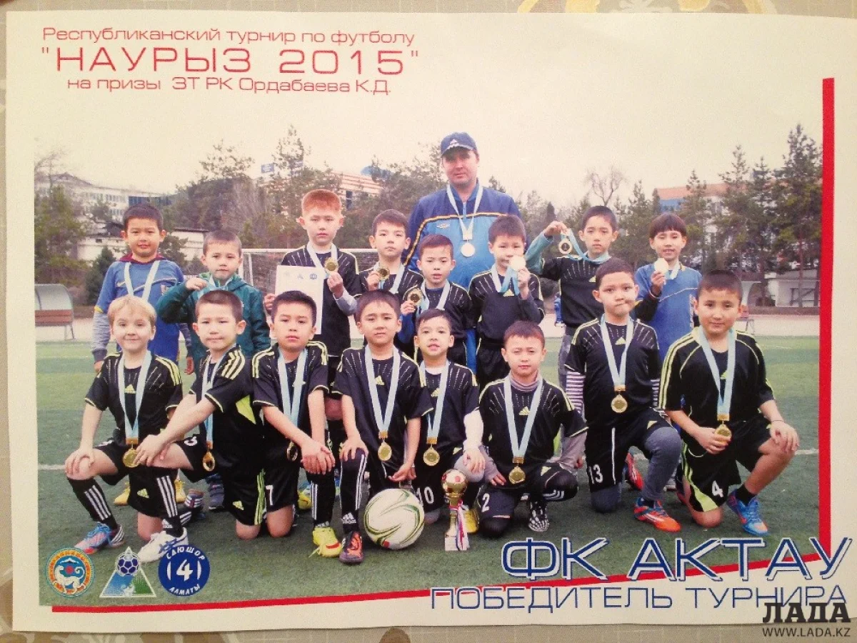 Чемпионы с тренером. Фото предоставлено участниками турнира||news_pic_more|<!--TBegin--><a href="https://img.lada.kz/2015-04/1427883925_raul.jpg" onclick="return hs.expand(this)" ><img align="left" src="https://img.lada.kz/2015-04/thumbs/1427883925_raul.jpg" alt='Футболисты из Актау выиграли турнир «Наурыз-2015» в Алматы' title='Футболисты из Актау выиграли турнир «Наурыз-2015» в Алматы'  /></a><!--TEnd-->