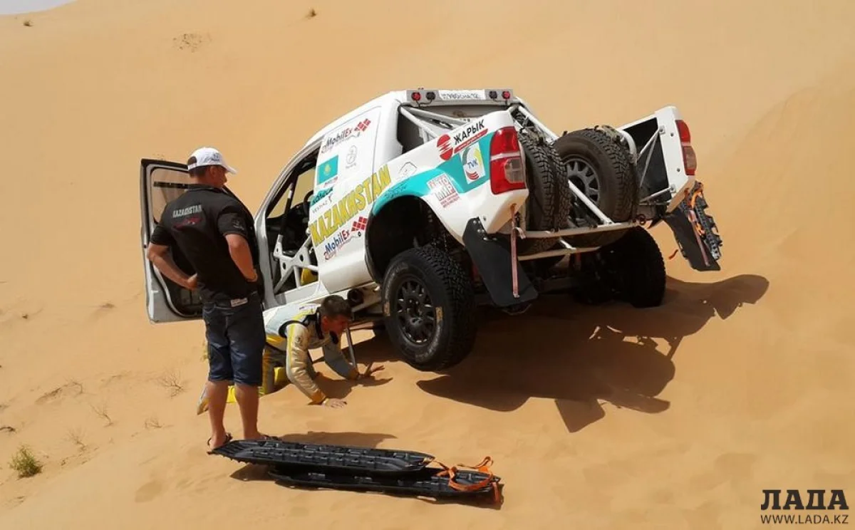 Фото предоставлено пресс-центром «MobilEx Racing Team»||news_pic_more|<!--TBegin--><a href="https://img.lada.kz/2015-04/1428149649_10334309_1594912080780159_2046684453753987540_n.jpg" onclick="return hs.expand(this)" ><img align="left" src="https://img.lada.kz/2015-04/thumbs/1428149649_10334309_1594912080780159_2046684453753987540_n.jpg" alt='У мангистауского экипажа команды «MobilEx Racing Team» во время гонок в Абу-Даби вышел из строя двигатель' title='У мангистауского экипажа команды «MobilEx Racing Team» во время гонок в Абу-Даби вышел из строя двигатель'  /></a><!--TEnd--><!--TBegin--><a href="https://img.lada.kz/2015-04/1428149735_10398678_866319976773084_4056173642412677394_n.jpg" onclick="return hs.expand(this)" ><img align="left" src="https://img.lada.kz/2015-04/thumbs/1428149735_10398678_866319976773084_4056173642412677394_n.jpg" alt='У мангистауского экипажа команды «MobilEx Racing Team» во время гонок в Абу-Даби вышел из строя двигатель' title='У мангистауского экипажа команды «MobilEx Racing Team» во время гонок в Абу-Даби вышел из строя двигатель'  /></a><!--TEnd--><!--TBegin--><a href="https://img.lada.kz/2015-04/1428149691_11080957_1594911797446854_7900210239282256471_n.jpg" onclick="return hs.expand(this)" ><img align="left" src="https://img.lada.kz/2015-04/thumbs/1428149691_11080957_1594911797446854_7900210239282256471_n.jpg" alt='У мангистауского экипажа команды «MobilEx Racing Team» во время гонок в Абу-Даби вышел из строя двигатель' title='У мангистауского экипажа команды «MobilEx Racing Team» во время гонок в Абу-Даби вышел из строя двигатель'  /></a><!--TEnd--><!--TBegin--><a href="https://img.lada.kz/2015-04/1428149720_11110873_1594911967446837_4070693210288030489_n.jpg" onclick="return hs.expand(this)" ><img align="left" src="https://img.lada.kz/2015-04/thumbs/1428149720_11110873_1594911967446837_4070693210288030489_n.jpg" alt='У мангистауского экипажа команды «MobilEx Racing Team» во время гонок в Абу-Даби вышел из строя двигатель' title='У мангистауского экипажа команды «MobilEx Racing Team» во время гонок в Абу-Даби вышел из строя двигатель'  /></a><!--TEnd--><!--TBegin--><a href="https://img.lada.kz/2015-04/1428149717_11130148_1594912017446832_8234349094539256863_n.jpg" onclick="return hs.expand(this)" ><img align="left" src="https://img.lada.kz/2015-04/thumbs/1428149717_11130148_1594912017446832_8234349094539256863_n.jpg" alt='У мангистауского экипажа команды «MobilEx Racing Team» во время гонок в Абу-Даби вышел из строя двигатель' title='У мангистауского экипажа команды «MobilEx Racing Team» во время гонок в Абу-Даби вышел из строя двигатель'  /></a><!--TEnd-->