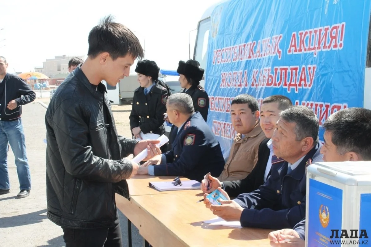 Фото автора||news_pic_more|<!--TBegin--><a href="https://img.lada.kz/2015-04/1428583634_img_2927.jpg" onclick="return hs.expand(this)" ><img align="left" src="https://img.lada.kz/2015-04/thumbs/1428583634_img_2927.jpg" alt='Сотрудники административной полиции ответили на вопросы актаусцев' title='Сотрудники административной полиции ответили на вопросы актаусцев'  /></a><!--TEnd--><br /><!--TBegin--><a href="https://img.lada.kz/2015-04/1428583545_img_2932.jpg" onclick="return hs.expand(this)" ><img align="left" src="https://img.lada.kz/2015-04/thumbs/1428583545_img_2932.jpg" alt='Сотрудники административной полиции ответили на вопросы актаусцев' title='Сотрудники административной полиции ответили на вопросы актаусцев'  /></a><!--TEnd--><br /><!--TBegin--><a href="https://img.lada.kz/2015-04/1428583567_img_2935.jpg" onclick="return hs.expand(this)" ><img align="left" src="https://img.lada.kz/2015-04/thumbs/1428583567_img_2935.jpg" alt='Сотрудники административной полиции ответили на вопросы актаусцев' title='Сотрудники административной полиции ответили на вопросы актаусцев'  /></a><!--TEnd--><br /><!--TBegin--><a href="https://img.lada.kz/2015-04/1428583645_img_2939.jpg" onclick="return hs.expand(this)" ><img align="left" src="https://img.lada.kz/2015-04/thumbs/1428583645_img_2939.jpg" alt='Сотрудники административной полиции ответили на вопросы актаусцев' title='Сотрудники административной полиции ответили на вопросы актаусцев'  /></a><!--TEnd--><br /><!--TBegin--><a href="https://img.lada.kz/2015-04/1428583613_img_2925.jpg" onclick="return hs.expand(this)" ><img align="left" src="https://img.lada.kz/2015-04/thumbs/1428583613_img_2925.jpg" alt='Сотрудники административной полиции ответили на вопросы актаусцев' title='Сотрудники административной полиции ответили на вопросы актаусцев'  /></a><!--TEnd-->