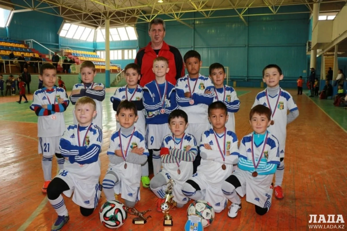 Команда - бронзовый призер турнира в Геленджике. Фото Кадырбека Айдарулы||news_pic_more|<!--TBegin--><a href="https://img.lada.kz/2015-04/1428875996_img_8171.jpg" onclick="return hs.expand(this)" ><img align="left" src="https://img.lada.kz/2015-04/thumbs/1428875996_img_8171.jpg" alt='Актауские футболисты стали бронзовыми призерами международного турнира в Геленджике' title='Актауские футболисты стали бронзовыми призерами международного турнира в Геленджике'  /></a><!--TEnd--><br /><!--TBegin--><a href="https://img.lada.kz/2015-04/1428875985_img_8172.jpg" onclick="return hs.expand(this)" ><img align="left" src="https://img.lada.kz/2015-04/thumbs/1428875985_img_8172.jpg" alt='Актауские футболисты стали бронзовыми призерами международного турнира в Геленджике' title='Актауские футболисты стали бронзовыми призерами международного турнира в Геленджике'  /></a><!--TEnd--><br /><!--TBegin--><a href="https://img.lada.kz/2015-04/1428876073_img_8173.jpg" onclick="return hs.expand(this)" ><img align="left" src="https://img.lada.kz/2015-04/thumbs/1428876073_img_8173.jpg" alt='Актауские футболисты стали бронзовыми призерами международного турнира в Геленджике' title='Актауские футболисты стали бронзовыми призерами международного турнира в Геленджике'  /></a><!--TEnd--><br /><!--TBegin--><a href="https://img.lada.kz/2015-04/1428876026_img_8177.jpg" onclick="return hs.expand(this)" ><img align="left" src="https://img.lada.kz/2015-04/thumbs/1428876026_img_8177.jpg" alt='Актауские футболисты стали бронзовыми призерами международного турнира в Геленджике' title='Актауские футболисты стали бронзовыми призерами международного турнира в Геленджике'  /></a><!--TEnd--><br /><!--TBegin--><a href="https://img.lada.kz/2015-04/1428876055_img_8178.jpg" onclick="return hs.expand(this)" ><img align="left" src="https://img.lada.kz/2015-04/thumbs/1428876055_img_8178.jpg" alt='Актауские футболисты стали бронзовыми призерами международного турнира в Геленджике' title='Актауские футболисты стали бронзовыми призерами международного турнира в Геленджике'  /></a><!--TEnd--><br /><!--TBegin--><a href="https://img.lada.kz/2015-04/1428876059_img_8179.jpg" onclick="return hs.expand(this)" ><img align="left" src="https://img.lada.kz/2015-04/thumbs/1428876059_img_8179.jpg" alt='Актауские футболисты стали бронзовыми призерами международного турнира в Геленджике' title='Актауские футболисты стали бронзовыми призерами международного турнира в Геленджике'  /></a><!--TEnd--><br /><!--TBegin--><a href="https://img.lada.kz/2015-04/1428876061_img_8180.jpg" onclick="return hs.expand(this)" ><img align="left" src="https://img.lada.kz/2015-04/thumbs/1428876061_img_8180.jpg" alt='Актауские футболисты стали бронзовыми призерами международного турнира в Геленджике' title='Актауские футболисты стали бронзовыми призерами международного турнира в Геленджике'  /></a><!--TEnd--><br /><!--TBegin--><a href="https://img.lada.kz/2015-04/1428876102_img_8181.jpg" onclick="return hs.expand(this)" ><img align="left" src="https://img.lada.kz/2015-04/thumbs/1428876102_img_8181.jpg" alt='Актауские футболисты стали бронзовыми призерами международного турнира в Геленджике' title='Актауские футболисты стали бронзовыми призерами международного турнира в Геленджике'  /></a><!--TEnd--><br /><!--TBegin--><a href="https://img.lada.kz/2015-04/1428876051_img_8182.jpg" onclick="return hs.expand(this)" ><img align="left" src="https://img.lada.kz/2015-04/thumbs/1428876051_img_8182.jpg" alt='Актауские футболисты стали бронзовыми призерами международного турнира в Геленджике' title='Актауские футболисты стали бронзовыми призерами международного турнира в Геленджике'  /></a><!--TEnd--><br /><!--TBegin--><a href="https://img.lada.kz/2015-04/1428876097_img_8186.jpg" onclick="return hs.expand(this)" ><img align="left" src="https://img.lada.kz/2015-04/thumbs/1428876097_img_8186.jpg" alt='Актауские футболисты стали бронзовыми призерами международного турнира в Геленджике' title='Актауские футболисты стали бронзовыми призерами международного турнира в Геленджике'  /></a><!--TEnd--><br /><!--TBegin--><a href="https://img.lada.kz/2015-04/1428876108_img_8190.jpg" onclick="return hs.expand(this)" ><img align="left" src="https://img.lada.kz/2015-04/thumbs/1428876108_img_8190.jpg" alt='Актауские футболисты стали бронзовыми призерами международного турнира в Геленджике' title='Актауские футболисты стали бронзовыми призерами международного турнира в Геленджике'  /></a><!--TEnd--><br /><!--TBegin--><a href="https://img.lada.kz/2015-04/1428876121_img_8193.jpg" onclick="return hs.expand(this)" ><img align="left" src="https://img.lada.kz/2015-04/thumbs/1428876121_img_8193.jpg" alt='Актауские футболисты стали бронзовыми призерами международного турнира в Геленджике' title='Актауские футболисты стали бронзовыми призерами международного турнира в Геленджике'  /></a><!--TEnd--><br /><!--TBegin--><a href="https://img.lada.kz/2015-04/1428876099_img_8199.jpg" onclick="return hs.expand(this)" ><img align="left" src="https://img.lada.kz/2015-04/thumbs/1428876099_img_8199.jpg" alt='Актауские футболисты стали бронзовыми призерами международного турнира в Геленджике' title='Актауские футболисты стали бронзовыми призерами международного турнира в Геленджике'  /></a><!--TEnd--><br /><!--TBegin--><a href="https://img.lada.kz/2015-04/1428876103_img_8201.jpg" onclick="return hs.expand(this)" ><img align="left" src="https://img.lada.kz/2015-04/thumbs/1428876103_img_8201.jpg" alt='Актауские футболисты стали бронзовыми призерами международного турнира в Геленджике' title='Актауские футболисты стали бронзовыми призерами международного турнира в Геленджике'  /></a><!--TEnd--><br /><!--TBegin--><a href="https://img.lada.kz/2015-04/1428876070_img_8202.jpg" onclick="return hs.expand(this)" ><img align="left" src="https://img.lada.kz/2015-04/thumbs/1428876070_img_8202.jpg" alt='Актауские футболисты стали бронзовыми призерами международного турнира в Геленджике' title='Актауские футболисты стали бронзовыми призерами международного турнира в Геленджике'  /></a><!--TEnd--><br /><!--TBegin--><a href="https://img.lada.kz/2015-04/1428876061_img_8228.jpg" onclick="return hs.expand(this)" ><img align="left" src="https://img.lada.kz/2015-04/thumbs/1428876061_img_8228.jpg" alt='Актауские футболисты стали бронзовыми призерами международного турнира в Геленджике' title='Актауские футболисты стали бронзовыми призерами международного турнира в Геленджике'  /></a><!--TEnd-->