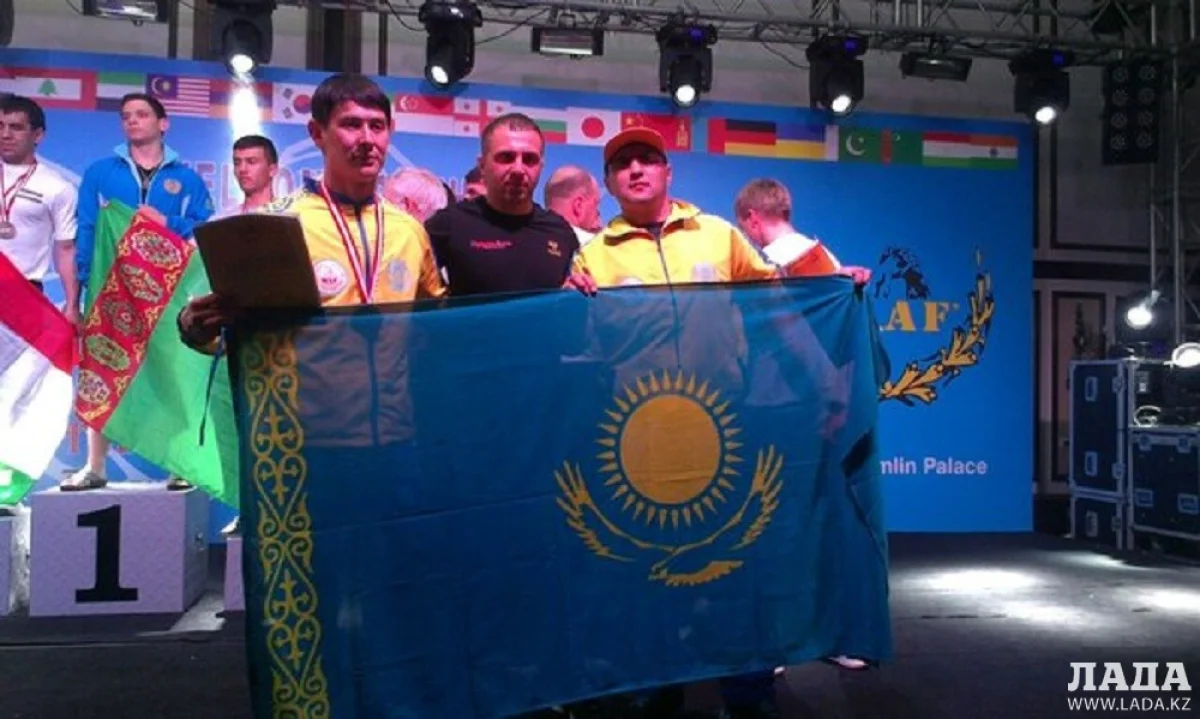 У Казахстана первое место. Фото предоставлено участниками чемпионата||news_pic_more|<!--TBegin--><a href="https://img.lada.kz/2015-04/1429093715_r820ms7_kzk.jpg" onclick="return hs.expand(this)" ><img align="left" src="https://img.lada.kz/2015-04/thumbs/1429093715_r820ms7_kzk.jpg" alt='Актауские спортсмены Роман Исламгалиев и Талгат Оспанов стали бронзовыми призерами чемпионата Азии по армрестлингу' title='Актауские спортсмены Роман Исламгалиев и Талгат Оспанов стали бронзовыми призерами чемпионата Азии по армрестлингу'  /></a><!--TEnd--><br /><!--TBegin--><a href="https://img.lada.kz/2015-04/1429093737_vbxjpwvpyqu.jpg" onclick="return hs.expand(this)" ><img align="left" src="https://img.lada.kz/2015-04/thumbs/1429093737_vbxjpwvpyqu.jpg" alt='Актауские спортсмены Роман Исламгалиев и Талгат Оспанов стали бронзовыми призерами чемпионата Азии по армрестлингу' title='Актауские спортсмены Роман Исламгалиев и Талгат Оспанов стали бронзовыми призерами чемпионата Азии по армрестлингу'  /></a><!--TEnd-->