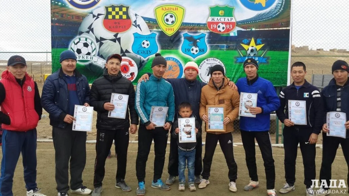 Победитель и призеры турнира. Фото Рамазана Косбаева||news_pic_more|<!--TBegin--><a href="https://img.lada.kz/2015-04/1429096272_2.jpg" onclick="return hs.expand(this)" ><img align="left" src="https://img.lada.kz/2015-04/thumbs/1429096272_2.jpg" alt='В поселке Жынгылды прошел турнир по футболу среди молодежных команд' title='В поселке Жынгылды прошел турнир по футболу среди молодежных команд'  /></a><!--TEnd--><br /><!--TBegin--><a href="https://img.lada.kz/2015-04/1429096292_img-20150415-wa0009.jpg" onclick="return hs.expand(this)" ><img align="left" src="https://img.lada.kz/2015-04/thumbs/1429096292_img-20150415-wa0009.jpg" alt='В поселке Жынгылды прошел турнир по футболу среди молодежных команд' title='В поселке Жынгылды прошел турнир по футболу среди молодежных команд'  /></a><!--TEnd--><br /><!--TBegin--><a href="https://img.lada.kz/2015-04/1429096286_img-20150415-wa0010.jpg" onclick="return hs.expand(this)" ><img align="left" src="https://img.lada.kz/2015-04/thumbs/1429096286_img-20150415-wa0010.jpg" alt='В поселке Жынгылды прошел турнир по футболу среди молодежных команд' title='В поселке Жынгылды прошел турнир по футболу среди молодежных команд'  /></a><!--TEnd--><br /><!--TBegin--><a href="https://img.lada.kz/2015-04/1429096298_img-20150415-wa0011.jpg" onclick="return hs.expand(this)" ><img align="left" src="https://img.lada.kz/2015-04/thumbs/1429096298_img-20150415-wa0011.jpg" alt='В поселке Жынгылды прошел турнир по футболу среди молодежных команд' title='В поселке Жынгылды прошел турнир по футболу среди молодежных команд'  /></a><!--TEnd--><br /><!--TBegin--><a href="https://img.lada.kz/2015-04/1429096339_img-20150415-wa0013.jpg" onclick="return hs.expand(this)" ><img align="left" src="https://img.lada.kz/2015-04/thumbs/1429096339_img-20150415-wa0013.jpg" alt='В поселке Жынгылды прошел турнир по футболу среди молодежных команд' title='В поселке Жынгылды прошел турнир по футболу среди молодежных команд'  /></a><!--TEnd-->