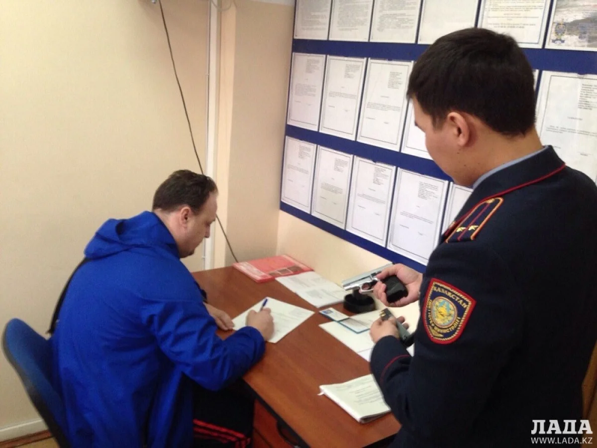 Сдача оружия. Фото пресс-службы ДВД