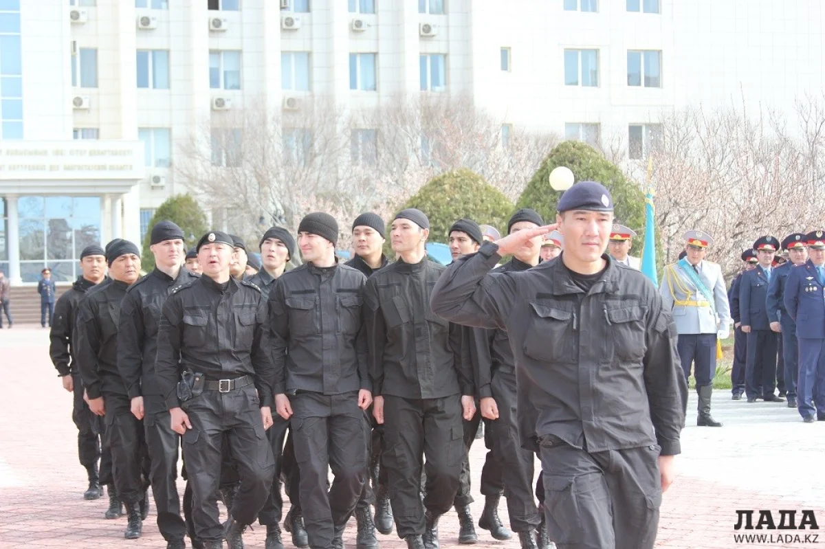 Фото Азамата Сарсенбаева||news_pic_more|<!--TBegin--><a href="https://img.lada.kz/2015-04/1429255296_img_5831.jpg" onclick="return hs.expand(this)" ><img align="left" src="https://img.lada.kz/2015-04/thumbs/1429255296_img_5831.jpg" alt='Мангистауская полиция пополнилась новыми кадрами' title='Мангистауская полиция пополнилась новыми кадрами'  /></a><!--TEnd--><br /><!--TBegin--><a href="https://img.lada.kz/2015-04/1429255244_img_5836.jpg" onclick="return hs.expand(this)" ><img align="left" src="https://img.lada.kz/2015-04/thumbs/1429255244_img_5836.jpg" alt='Мангистауская полиция пополнилась новыми кадрами' title='Мангистауская полиция пополнилась новыми кадрами'  /></a><!--TEnd--><br /><!--TBegin--><a href="https://img.lada.kz/2015-04/1429255245_img_5871.jpg" onclick="return hs.expand(this)" ><img align="left" src="https://img.lada.kz/2015-04/thumbs/1429255245_img_5871.jpg" alt='Мангистауская полиция пополнилась новыми кадрами' title='Мангистауская полиция пополнилась новыми кадрами'  /></a><!--TEnd-->