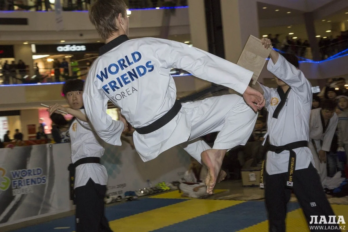 Таеквондо набирает популярность в Актау. Фото из архива «Лады»||news_pic_more|<!--TBegin--><a href="https://img.lada.kz/2015-04/1429611882_55.jpg" onclick="return hs.expand(this)" ><img align="left" src="https://img.lada.kz/2015-04/thumbs/1429611882_55.jpg" alt='Спортсмены из Актау привезли восемь медалей с республиканского турнира по таеквондо' title='Спортсмены из Актау привезли восемь медалей с республиканского турнира по таеквондо'  /></a><!--TEnd-->