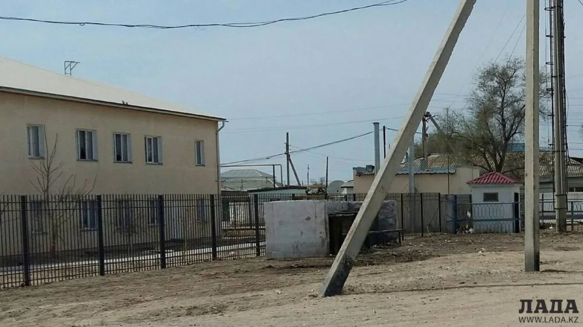 Эта территория была завалена бытовым мусором. Фото предоставлено пресс-службой городского акимта||news_pic_more|<!--TBegin--><a href="https://img.lada.kz/2015-04/1429679991_11163629_1607267252854707_1229364426_o.jpg" onclick="return hs.expand(this)" ><img align="left" src="https://img.lada.kz/2015-04/thumbs/1429679991_11163629_1607267252854707_1229364426_o.jpg" alt='Более пяти тонн мусора собрали в поселке Умирзак' title='Более пяти тонн мусора собрали в поселке Умирзак'  /></a><!--TEnd--><br /><!--TBegin--><a href="https://img.lada.kz/2015-04/1429680070_11163551_1607267282854704_394404556_o.jpg" onclick="return hs.expand(this)" ><img align="left" src="https://img.lada.kz/2015-04/thumbs/1429680070_11163551_1607267282854704_394404556_o.jpg" alt='Более пяти тонн мусора собрали в поселке Умирзак' title='Более пяти тонн мусора собрали в поселке Умирзак'  /></a><!--TEnd--><br /><!--TBegin--><a href="https://img.lada.kz/2015-04/1429680064_11183095_1607267269521372_1653878053_o.jpg" onclick="return hs.expand(this)" ><img align="left" src="https://img.lada.kz/2015-04/thumbs/1429680064_11183095_1607267269521372_1653878053_o.jpg" alt='Более пяти тонн мусора собрали в поселке Умирзак' title='Более пяти тонн мусора собрали в поселке Умирзак'  /></a><!--TEnd-->