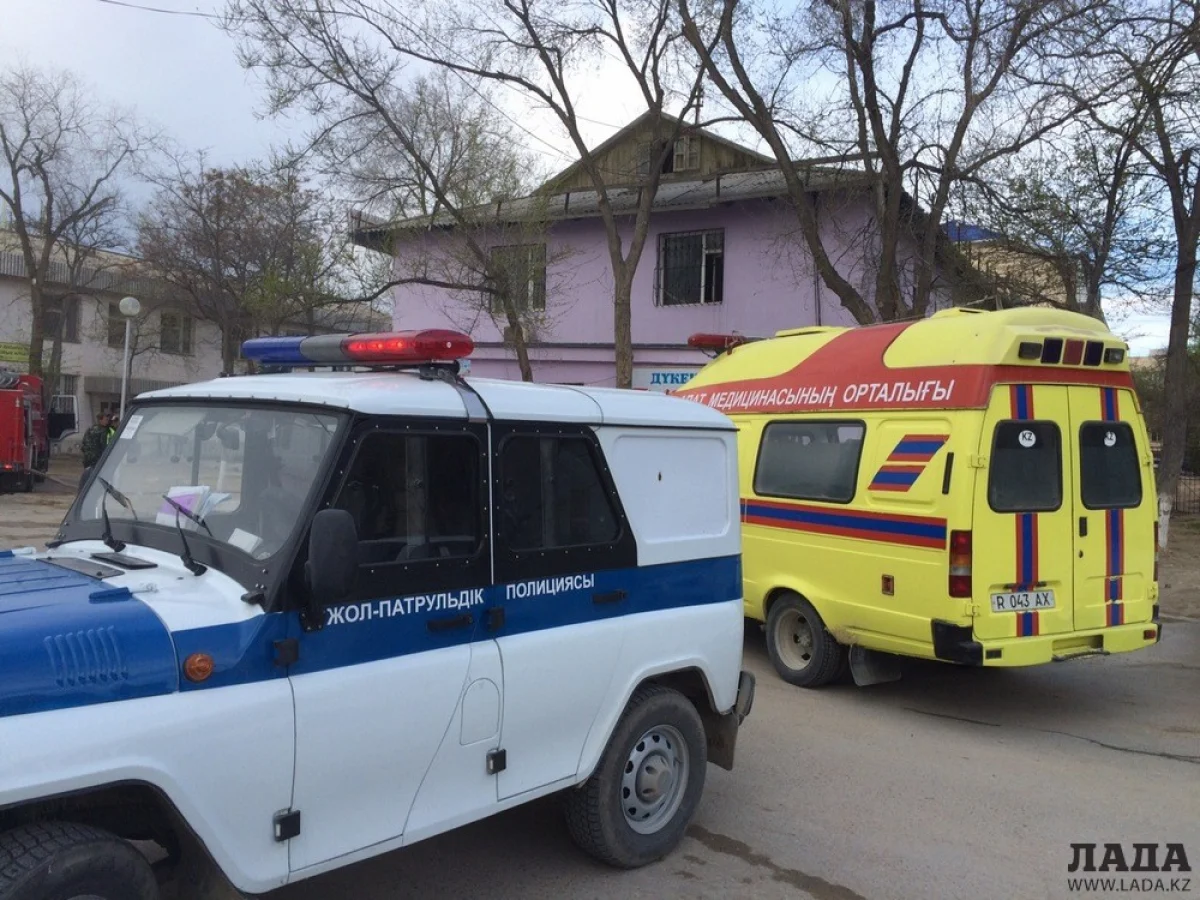 На место происшествия выезжали сотрудники полиции и Центра медицины катастроф. Фото Нуржана Борашева||news_pic_more|<!--TBegin--><a href="https://img.lada.kz/2015-04/1429769584_img-20150423-wa0008.jpg" onclick="return hs.expand(this)" ><img align="left" src="https://img.lada.kz/2015-04/thumbs/1429769584_img-20150423-wa0008.jpg" alt='Из очага возгорания в одном из зданий Актау эвакуировали 25 человек' title='Из очага возгорания в одном из зданий Актау эвакуировали 25 человек'  /></a><!--TEnd--><br /><!--TBegin--><a href="https://img.lada.kz/2015-04/1429769548_img-20150423-wa0005.jpg" onclick="return hs.expand(this)" ><img align="left" src="https://img.lada.kz/2015-04/thumbs/1429769548_img-20150423-wa0005.jpg" alt='Из очага возгорания в одном из зданий Актау эвакуировали 25 человек' title='Из очага возгорания в одном из зданий Актау эвакуировали 25 человек'  /></a><!--TEnd--><br /><!--TBegin--><a href="https://img.lada.kz/2015-04/1429769582_img-20150423-wa0006.jpg" onclick="return hs.expand(this)" ><img align="left" src="https://img.lada.kz/2015-04/thumbs/1429769582_img-20150423-wa0006.jpg" alt='Из очага возгорания в одном из зданий Актау эвакуировали 25 человек' title='Из очага возгорания в одном из зданий Актау эвакуировали 25 человек'  /></a><!--TEnd--><br /><!--TBegin--><a href="https://img.lada.kz/2015-04/1429769571_img-20150423-wa0000.jpg" onclick="return hs.expand(this)" ><img align="left" src="https://img.lada.kz/2015-04/thumbs/1429769571_img-20150423-wa0000.jpg" alt='Из очага возгорания в одном из зданий Актау эвакуировали 25 человек' title='Из очага возгорания в одном из зданий Актау эвакуировали 25 человек'  /></a><!--TEnd--><br /><!--TBegin--><a href="https://img.lada.kz/2015-04/1429769626_img-20150423-wa0001.jpg" onclick="return hs.expand(this)" ><img align="left" src="https://img.lada.kz/2015-04/thumbs/1429769626_img-20150423-wa0001.jpg" alt='Из очага возгорания в одном из зданий Актау эвакуировали 25 человек' title='Из очага возгорания в одном из зданий Актау эвакуировали 25 человек'  /></a><!--TEnd--><br /><!--TBegin--><a href="https://img.lada.kz/2015-04/1429769631_img-20150423-wa0003.jpg" onclick="return hs.expand(this)" ><img align="left" src="https://img.lada.kz/2015-04/thumbs/1429769631_img-20150423-wa0003.jpg" alt='Из очага возгорания в одном из зданий Актау эвакуировали 25 человек' title='Из очага возгорания в одном из зданий Актау эвакуировали 25 человек'  /></a><!--TEnd--><br /><!--TBegin--><a href="https://img.lada.kz/2015-04/1429769558_img-20150423-wa0004.jpg" onclick="return hs.expand(this)" ><img align="left" src="https://img.lada.kz/2015-04/thumbs/1429769558_img-20150423-wa0004.jpg" alt='Из очага возгорания в одном из зданий Актау эвакуировали 25 человек' title='Из очага возгорания в одном из зданий Актау эвакуировали 25 человек'  /></a><!--TEnd-->