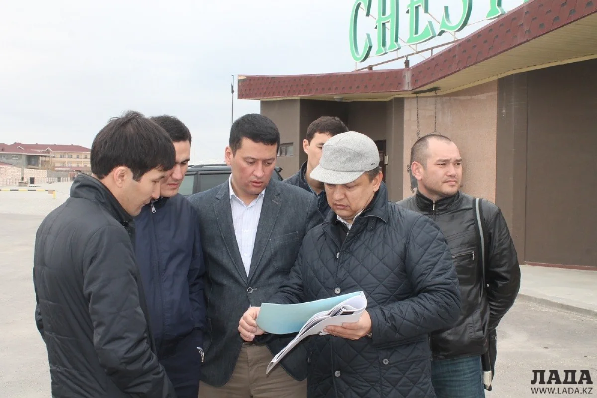 Участники встречи обсуждают программу &quot;Дорожная карта бизнеса-2020&quot;. Фото предоставлено фондом &quot;Даму&quot;