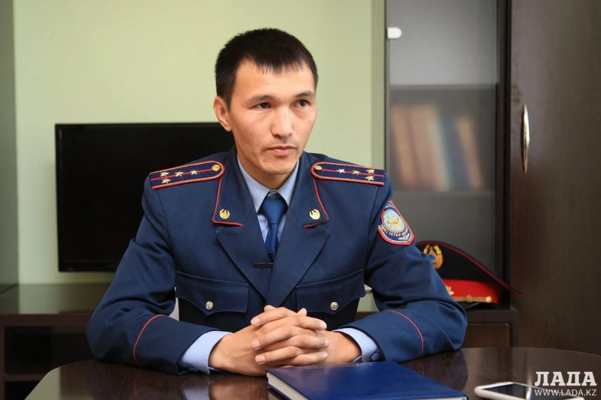 Следователь РОВД Мангистауского района Мейрамбек Бекмурзин. Фото Ольги Ярославской||news_pic_more|<!--TBegin--><a href="https://img.lada.kz/2015-04/1430396167_dom-3652.jpg" onclick="return hs.expand(this)" ><img align="left" src="https://img.lada.kz/2015-04/thumbs/1430396167_dom-3652.jpg" alt='Полицейские Шетпе задержали группу мунайлинских скотокрадов' title='Полицейские Шетпе задержали группу мунайлинских скотокрадов'  /></a><!--TEnd--><br /><!--TBegin--><a href="https://img.lada.kz/2015-04/1430396159_dom-3661.jpg" onclick="return hs.expand(this)" ><img align="left" src="https://img.lada.kz/2015-04/thumbs/1430396159_dom-3661.jpg" alt='Полицейские Шетпе задержали группу мунайлинских скотокрадов' title='Полицейские Шетпе задержали группу мунайлинских скотокрадов'  /></a><!--TEnd--><br /><!--TBegin--><a href="https://img.lada.kz/2015-04/1430396095_dom-3662.jpg" onclick="return hs.expand(this)" ><img align="left" src="https://img.lada.kz/2015-04/thumbs/1430396095_dom-3662.jpg" alt='Полицейские Шетпе задержали группу мунайлинских скотокрадов' title='Полицейские Шетпе задержали группу мунайлинских скотокрадов'  /></a><!--TEnd--><br /><!--TBegin--><a href="https://img.lada.kz/2015-04/1430396108_dom-3664.jpg" onclick="return hs.expand(this)" ><img align="left" src="https://img.lada.kz/2015-04/thumbs/1430396108_dom-3664.jpg" alt='Полицейские Шетпе задержали группу мунайлинских скотокрадов' title='Полицейские Шетпе задержали группу мунайлинских скотокрадов'  /></a><!--TEnd--><br /><!--TBegin--><a href="https://img.lada.kz/2015-04/1430396094_dom-3701.jpg" onclick="return hs.expand(this)" ><img align="left" src="https://img.lada.kz/2015-04/thumbs/1430396094_dom-3701.jpg" alt='Полицейские Шетпе задержали группу мунайлинских скотокрадов' title='Полицейские Шетпе задержали группу мунайлинских скотокрадов'  /></a><!--TEnd--><br /><!--TBegin--><a href="https://img.lada.kz/2015-04/1430396088_dom-3703.jpg" onclick="return hs.expand(this)" ><img align="left" src="https://img.lada.kz/2015-04/thumbs/1430396088_dom-3703.jpg" alt='Полицейские Шетпе задержали группу мунайлинских скотокрадов' title='Полицейские Шетпе задержали группу мунайлинских скотокрадов'  /></a><!--TEnd--><br /><!--TBegin--><a href="https://img.lada.kz/2015-04/1430396088_dom-3712.jpg" onclick="return hs.expand(this)" ><img align="left" src="https://img.lada.kz/2015-04/thumbs/1430396088_dom-3712.jpg" alt='Полицейские Шетпе задержали группу мунайлинских скотокрадов' title='Полицейские Шетпе задержали группу мунайлинских скотокрадов'  /></a><!--TEnd--><br /><!--TBegin--><a href="https://img.lada.kz/2015-04/1430396104_dom-3726.jpg" onclick="return hs.expand(this)" ><img align="left" src="https://img.lada.kz/2015-04/thumbs/1430396104_dom-3726.jpg" alt='Полицейские Шетпе задержали группу мунайлинских скотокрадов' title='Полицейские Шетпе задержали группу мунайлинских скотокрадов'  /></a><!--TEnd-->