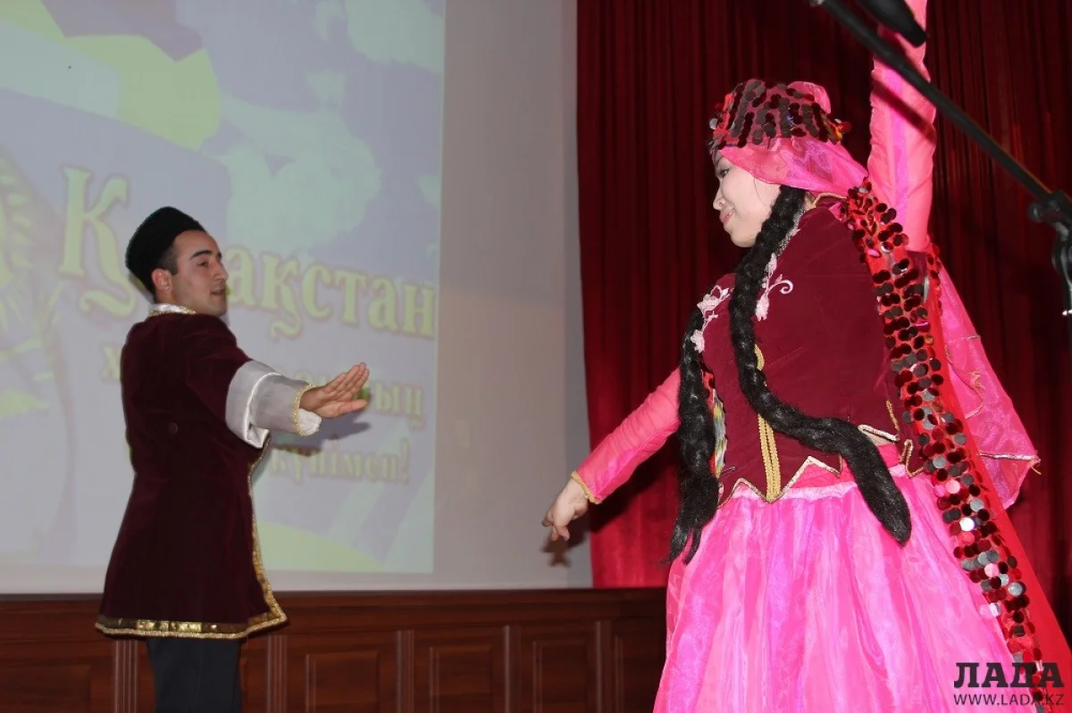 Участковый Гульахмед Исмаилов и сотрудник ЦОУ ДВД Мархабат Ельбаева исполняют казахский танец. Фото Азамата Сарсенбаева||news_pic_more|<!--TBegin--><a href="https://img.lada.kz/2015-05/1430479519_img_5960.jpg" onclick="return hs.expand(this)" ><img align="left" src="https://img.lada.kz/2015-05/thumbs/1430479519_img_5960.jpg" alt='Большим концертом отметили День единства мангистауские полицейские' title='Большим концертом отметили День единства мангистауские полицейские'  /></a><!--TEnd--><br /><!--TBegin--><a href="https://img.lada.kz/2015-05/1430479497_img_5974.jpg" onclick="return hs.expand(this)" ><img align="left" src="https://img.lada.kz/2015-05/thumbs/1430479497_img_5974.jpg" alt='Большим концертом отметили День единства мангистауские полицейские' title='Большим концертом отметили День единства мангистауские полицейские'  /></a><!--TEnd--><br /><!--TBegin--><a href="https://img.lada.kz/2015-05/1430479515_img_5982.jpg" onclick="return hs.expand(this)" ><img align="left" src="https://img.lada.kz/2015-05/thumbs/1430479515_img_5982.jpg" alt='Большим концертом отметили День единства мангистауские полицейские' title='Большим концертом отметили День единства мангистауские полицейские'  /></a><!--TEnd--><br /><!--TBegin--><a href="https://img.lada.kz/2015-05/1430479473_img_5984.jpg" onclick="return hs.expand(this)" ><img align="left" src="https://img.lada.kz/2015-05/thumbs/1430479473_img_5984.jpg" alt='Большим концертом отметили День единства мангистауские полицейские' title='Большим концертом отметили День единства мангистауские полицейские'  /></a><!--TEnd--><br /><!--TBegin--><a href="https://img.lada.kz/2015-05/1430479486_img_6009.jpg" onclick="return hs.expand(this)" ><img align="left" src="https://img.lada.kz/2015-05/thumbs/1430479486_img_6009.jpg" alt='Большим концертом отметили День единства мангистауские полицейские' title='Большим концертом отметили День единства мангистауские полицейские'  /></a><!--TEnd--><br /><!--TBegin--><a href="https://img.lada.kz/2015-05/1430479540_img_6016.jpg" onclick="return hs.expand(this)" ><img align="left" src="https://img.lada.kz/2015-05/thumbs/1430479540_img_6016.jpg" alt='Большим концертом отметили День единства мангистауские полицейские' title='Большим концертом отметили День единства мангистауские полицейские'  /></a><!--TEnd--><br /><!--TBegin--><a href="https://img.lada.kz/2015-05/1430479543_img_6017.jpg" onclick="return hs.expand(this)" ><img align="left" src="https://img.lada.kz/2015-05/thumbs/1430479543_img_6017.jpg" alt='Большим концертом отметили День единства мангистауские полицейские' title='Большим концертом отметили День единства мангистауские полицейские'  /></a><!--TEnd--><br /><!--TBegin--><a href="https://img.lada.kz/2015-05/1430479534_img_6018.jpg" onclick="return hs.expand(this)" ><img align="left" src="https://img.lada.kz/2015-05/thumbs/1430479534_img_6018.jpg" alt='Большим концертом отметили День единства мангистауские полицейские' title='Большим концертом отметили День единства мангистауские полицейские'  /></a><!--TEnd--><br /><!--TBegin--><a href="https://img.lada.kz/2015-05/1430479493_img_6019.jpg" onclick="return hs.expand(this)" ><img align="left" src="https://img.lada.kz/2015-05/thumbs/1430479493_img_6019.jpg" alt='Большим концертом отметили День единства мангистауские полицейские' title='Большим концертом отметили День единства мангистауские полицейские'  /></a><!--TEnd--><br /><!--TBegin--><a href="https://img.lada.kz/2015-05/1430479517_img_6020.jpg" onclick="return hs.expand(this)" ><img align="left" src="https://img.lada.kz/2015-05/thumbs/1430479517_img_6020.jpg" alt='Большим концертом отметили День единства мангистауские полицейские' title='Большим концертом отметили День единства мангистауские полицейские'  /></a><!--TEnd--><br /><!--TBegin--><a href="https://img.lada.kz/2015-05/1430479553_img_6023.jpg" onclick="return hs.expand(this)" ><img align="left" src="https://img.lada.kz/2015-05/thumbs/1430479553_img_6023.jpg" alt='Большим концертом отметили День единства мангистауские полицейские' title='Большим концертом отметили День единства мангистауские полицейские'  /></a><!--TEnd--><br /><!--TBegin--><a href="https://img.lada.kz/2015-05/1430479569_img_6028-1.jpg" onclick="return hs.expand(this)" ><img align="left" src="https://img.lada.kz/2015-05/thumbs/1430479569_img_6028-1.jpg" alt='Большим концертом отметили День единства мангистауские полицейские' title='Большим концертом отметили День единства мангистауские полицейские'  /></a><!--TEnd--><br /><!--TBegin--><a href="https://img.lada.kz/2015-05/1430479993_img-20150501-wa0012.jpg" onclick="return hs.expand(this)" ><img align="left" src="https://img.lada.kz/2015-05/thumbs/1430479993_img-20150501-wa0012.jpg" alt='Большим концертом отметили День единства мангистауские полицейские' title='Большим концертом отметили День единства мангистауские полицейские'  /></a><!--TEnd-->