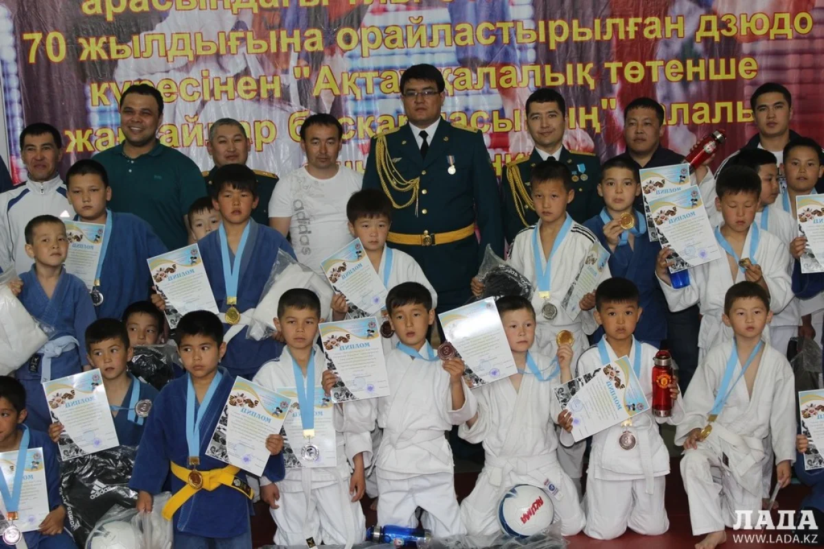 Победители турнира. Фото Нуржана Борашева||news_pic_more|<!--TBegin--><a href="https://img.lada.kz/2015-05/1431070536_0000.jpg" onclick="return hs.expand(this)" ><img align="left" src="https://img.lada.kz/2015-05/thumbs/1431070536_0000.jpg" alt='Спасатели Актау провели турнир по дзюдо среди воспитанников спортивных школ' title='Спасатели Актау провели турнир по дзюдо среди воспитанников спортивных школ'  /></a><!--TEnd--><br /><!--TBegin--><a href="https://img.lada.kz/2015-05/1431070540_img-20150507-wa0022.jpg" onclick="return hs.expand(this)" ><img align="left" src="https://img.lada.kz/2015-05/thumbs/1431070540_img-20150507-wa0022.jpg" alt='Спасатели Актау провели турнир по дзюдо среди воспитанников спортивных школ' title='Спасатели Актау провели турнир по дзюдо среди воспитанников спортивных школ'  /></a><!--TEnd--><br /><!--TBegin--><a href="https://img.lada.kz/2015-05/1431070577_img-20150507-wa0025.jpg" onclick="return hs.expand(this)" ><img align="left" src="https://img.lada.kz/2015-05/thumbs/1431070577_img-20150507-wa0025.jpg" alt='Спасатели Актау провели турнир по дзюдо среди воспитанников спортивных школ' title='Спасатели Актау провели турнир по дзюдо среди воспитанников спортивных школ'  /></a><!--TEnd--><br /><!--TBegin--><a href="https://img.lada.kz/2015-05/1431070553_img-20150507-wa0026.jpg" onclick="return hs.expand(this)" ><img align="left" src="https://img.lada.kz/2015-05/thumbs/1431070553_img-20150507-wa0026.jpg" alt='Спасатели Актау провели турнир по дзюдо среди воспитанников спортивных школ' title='Спасатели Актау провели турнир по дзюдо среди воспитанников спортивных школ'  /></a><!--TEnd--><br /><!--TBegin--><a href="https://img.lada.kz/2015-05/1431070509_img_6585.jpg" onclick="return hs.expand(this)" ><img align="left" src="https://img.lada.kz/2015-05/thumbs/1431070509_img_6585.jpg" alt='Спасатели Актау провели турнир по дзюдо среди воспитанников спортивных школ' title='Спасатели Актау провели турнир по дзюдо среди воспитанников спортивных школ'  /></a><!--TEnd--><br /><!--TBegin--><a href="https://img.lada.kz/2015-05/1431070544_img_6589.jpg" onclick="return hs.expand(this)" ><img align="left" src="https://img.lada.kz/2015-05/thumbs/1431070544_img_6589.jpg" alt='Спасатели Актау провели турнир по дзюдо среди воспитанников спортивных школ' title='Спасатели Актау провели турнир по дзюдо среди воспитанников спортивных школ'  /></a><!--TEnd--><br /><!--TBegin--><a href="https://img.lada.kz/2015-05/1431070546_img_6599.jpg" onclick="return hs.expand(this)" ><img align="left" src="https://img.lada.kz/2015-05/thumbs/1431070546_img_6599.jpg" alt='Спасатели Актау провели турнир по дзюдо среди воспитанников спортивных школ' title='Спасатели Актау провели турнир по дзюдо среди воспитанников спортивных школ'  /></a><!--TEnd--><br /><!--TBegin--><a href="https://img.lada.kz/2015-05/1431070552_img_6633.jpg" onclick="return hs.expand(this)" ><img align="left" src="https://img.lada.kz/2015-05/thumbs/1431070552_img_6633.jpg" alt='Спасатели Актау провели турнир по дзюдо среди воспитанников спортивных школ' title='Спасатели Актау провели турнир по дзюдо среди воспитанников спортивных школ'  /></a><!--TEnd--><br /><!--TBegin--><a href="https://img.lada.kz/2015-05/1431070545_img_6642.jpg" onclick="return hs.expand(this)" ><img align="left" src="https://img.lada.kz/2015-05/thumbs/1431070545_img_6642.jpg" alt='Спасатели Актау провели турнир по дзюдо среди воспитанников спортивных школ' title='Спасатели Актау провели турнир по дзюдо среди воспитанников спортивных школ'  /></a><!--TEnd--><br /><!--TBegin--><a href="https://img.lada.kz/2015-05/1431070590_img_6662.jpg" onclick="return hs.expand(this)" ><img align="left" src="https://img.lada.kz/2015-05/thumbs/1431070590_img_6662.jpg" alt='Спасатели Актау провели турнир по дзюдо среди воспитанников спортивных школ' title='Спасатели Актау провели турнир по дзюдо среди воспитанников спортивных школ'  /></a><!--TEnd--><br /><!--TBegin--><a href="https://img.lada.kz/2015-05/1431070558_img-20150507-wa0012.jpg" onclick="return hs.expand(this)" ><img align="left" src="https://img.lada.kz/2015-05/thumbs/1431070558_img-20150507-wa0012.jpg" alt='Спасатели Актау провели турнир по дзюдо среди воспитанников спортивных школ' title='Спасатели Актау провели турнир по дзюдо среди воспитанников спортивных школ'  /></a><!--TEnd--><br /><!--TBegin--><a href="https://img.lada.kz/2015-05/1431070512_img-20150507-wa0018.jpg" onclick="return hs.expand(this)" ><img align="left" src="https://img.lada.kz/2015-05/thumbs/1431070512_img-20150507-wa0018.jpg" alt='Спасатели Актау провели турнир по дзюдо среди воспитанников спортивных школ' title='Спасатели Актау провели турнир по дзюдо среди воспитанников спортивных школ'  /></a><!--TEnd--><br /><!--TBegin--><a href="https://img.lada.kz/2015-05/1431070578_img-20150507-wa0019.jpg" onclick="return hs.expand(this)" ><img align="left" src="https://img.lada.kz/2015-05/thumbs/1431070578_img-20150507-wa0019.jpg" alt='Спасатели Актау провели турнир по дзюдо среди воспитанников спортивных школ' title='Спасатели Актау провели турнир по дзюдо среди воспитанников спортивных школ'  /></a><!--TEnd-->
