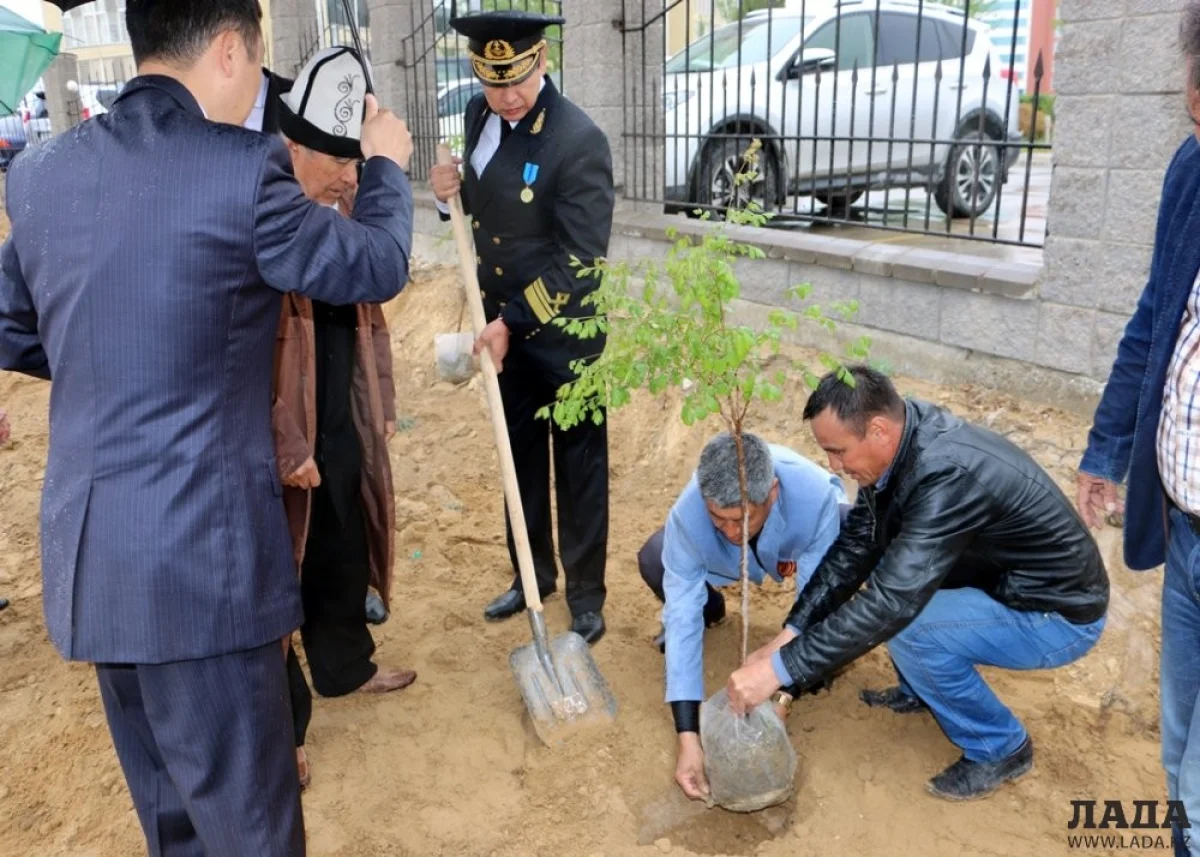 Фото компании «Казмортрансфлот»||news_pic_more|<!--TBegin--><a href="https://img.lada.kz/2015-05/1431410370_img_5158.jpg" onclick="return hs.expand(this)" ><img align="left" src="https://img.lada.kz/2015-05/thumbs/1431410370_img_5158.jpg" alt='В Актау возле нового здания «Казмортрансфлот» появится сквер' title='В Актау возле нового здания «Казмортрансфлот» появится сквер'  /></a><!--TEnd--><br /><!--TBegin--><a href="https://img.lada.kz/2015-05/1431410339_img_5165.jpg" onclick="return hs.expand(this)" ><img align="left" src="https://img.lada.kz/2015-05/thumbs/1431410339_img_5165.jpg" alt='В Актау возле нового здания «Казмортрансфлот» появится сквер' title='В Актау возле нового здания «Казмортрансфлот» появится сквер'  /></a><!--TEnd-->