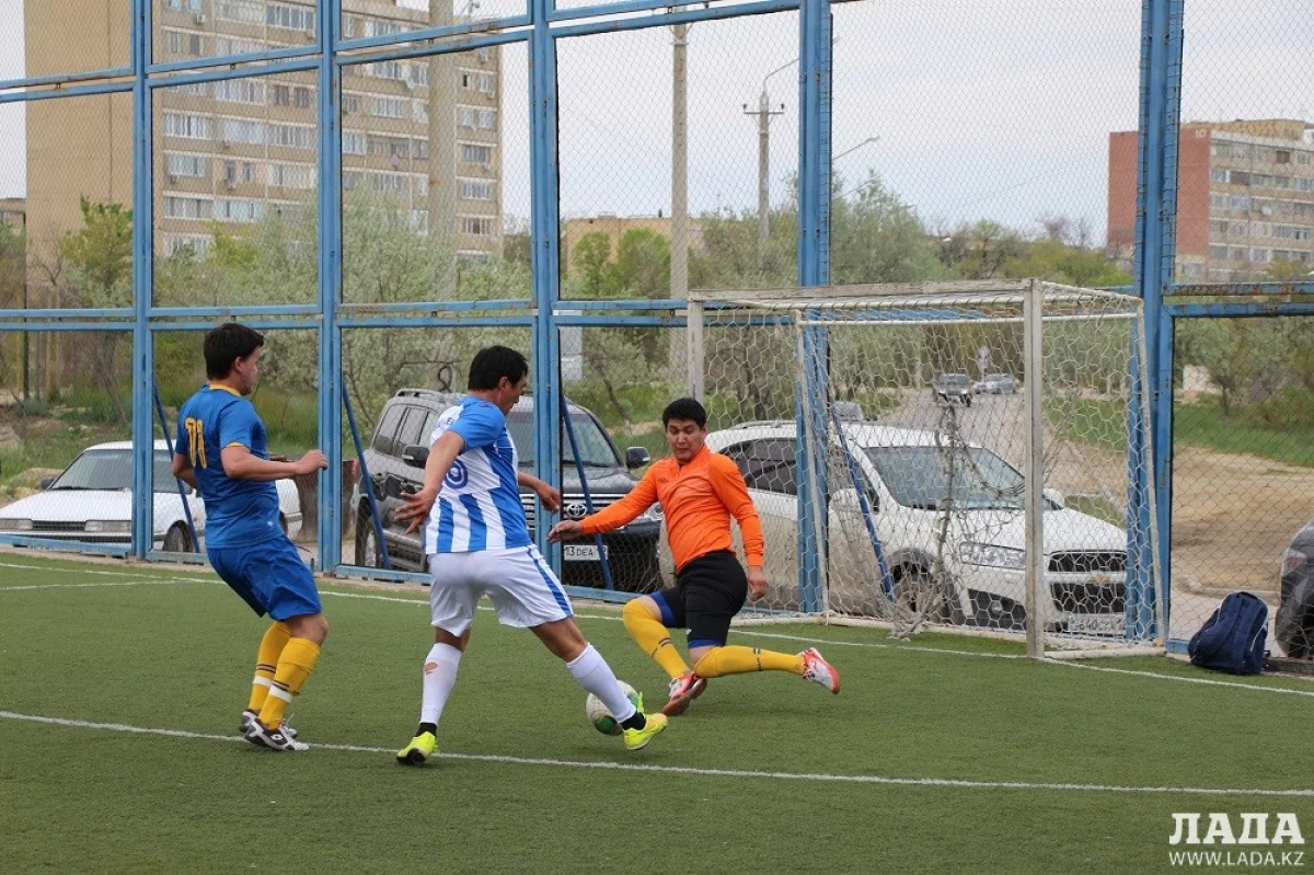 Очередная атака &quot;Мобил Сервиса&quot;. Фото Кадырбека Айдарулы||news_pic_more|<!--TBegin--><a href="https://img.lada.kz/2015-05/1431335321_img_0426.jpg" onclick="return hs.expand(this)" ><img align="left" src="https://img.lada.kz/2015-05/thumbs/1431335321_img_0426.jpg" alt='В Актау стартовал чемпионат Актау по мини-футболу 6х6' title='В Актау стартовал чемпионат Актау по мини-футболу 6х6'  /></a><!--TEnd--><br /><!--TBegin--><a href="https://img.lada.kz/2015-05/1431335358_img_0428.jpg" onclick="return hs.expand(this)" ><img align="left" src="https://img.lada.kz/2015-05/thumbs/1431335358_img_0428.jpg" alt='В Актау стартовал чемпионат Актау по мини-футболу 6х6' title='В Актау стартовал чемпионат Актау по мини-футболу 6х6'  /></a><!--TEnd--><br /><!--TBegin--><a href="https://img.lada.kz/2015-05/1431335322_img_0433.jpg" onclick="return hs.expand(this)" ><img align="left" src="https://img.lada.kz/2015-05/thumbs/1431335322_img_0433.jpg" alt='В Актау стартовал чемпионат Актау по мини-футболу 6х6' title='В Актау стартовал чемпионат Актау по мини-футболу 6х6'  /></a><!--TEnd--><br /><!--TBegin--><a href="https://img.lada.kz/2015-05/1431335394_img_0436.jpg" onclick="return hs.expand(this)" ><img align="left" src="https://img.lada.kz/2015-05/thumbs/1431335394_img_0436.jpg" alt='В Актау стартовал чемпионат Актау по мини-футболу 6х6' title='В Актау стартовал чемпионат Актау по мини-футболу 6х6'  /></a><!--TEnd--><br /><!--TBegin--><a href="https://img.lada.kz/2015-05/1431335370_img_0439.jpg" onclick="return hs.expand(this)" ><img align="left" src="https://img.lada.kz/2015-05/thumbs/1431335370_img_0439.jpg" alt='В Актау стартовал чемпионат Актау по мини-футболу 6х6' title='В Актау стартовал чемпионат Актау по мини-футболу 6х6'  /></a><!--TEnd--><br /><!--TBegin--><a href="https://img.lada.kz/2015-05/1431335330_img_0444.jpg" onclick="return hs.expand(this)" ><img align="left" src="https://img.lada.kz/2015-05/thumbs/1431335330_img_0444.jpg" alt='В Актау стартовал чемпионат Актау по мини-футболу 6х6' title='В Актау стартовал чемпионат Актау по мини-футболу 6х6'  /></a><!--TEnd--><br /><!--TBegin--><a href="https://img.lada.kz/2015-05/1431335306_img_0447.jpg" onclick="return hs.expand(this)" ><img align="left" src="https://img.lada.kz/2015-05/thumbs/1431335306_img_0447.jpg" alt='В Актау стартовал чемпионат Актау по мини-футболу 6х6' title='В Актау стартовал чемпионат Актау по мини-футболу 6х6'  /></a><!--TEnd--><br /><!--TBegin--><a href="https://img.lada.kz/2015-05/1431335406_img_0448.jpg" onclick="return hs.expand(this)" ><img align="left" src="https://img.lada.kz/2015-05/thumbs/1431335406_img_0448.jpg" alt='В Актау стартовал чемпионат Актау по мини-футболу 6х6' title='В Актау стартовал чемпионат Актау по мини-футболу 6х6'  /></a><!--TEnd--><br /><!--TBegin--><a href="https://img.lada.kz/2015-05/1431335372_img_0449.jpg" onclick="return hs.expand(this)" ><img align="left" src="https://img.lada.kz/2015-05/thumbs/1431335372_img_0449.jpg" alt='В Актау стартовал чемпионат Актау по мини-футболу 6х6' title='В Актау стартовал чемпионат Актау по мини-футболу 6х6'  /></a><!--TEnd--><br /><!--TBegin--><a href="https://img.lada.kz/2015-05/1431335313_img_0465.jpg" onclick="return hs.expand(this)" ><img align="left" src="https://img.lada.kz/2015-05/thumbs/1431335313_img_0465.jpg" alt='В Актау стартовал чемпионат Актау по мини-футболу 6х6' title='В Актау стартовал чемпионат Актау по мини-футболу 6х6'  /></a><!--TEnd--><br /><!--TBegin--><a href="https://img.lada.kz/2015-05/1431335331_img_4167.jpg" onclick="return hs.expand(this)" ><img align="left" src="https://img.lada.kz/2015-05/thumbs/1431335331_img_4167.jpg" alt='В Актау стартовал чемпионат Актау по мини-футболу 6х6' title='В Актау стартовал чемпионат Актау по мини-футболу 6х6'  /></a><!--TEnd--><br /><!--TBegin--><a href="https://img.lada.kz/2015-05/1431335434_img_4172.jpg" onclick="return hs.expand(this)" ><img align="left" src="https://img.lada.kz/2015-05/thumbs/1431335434_img_4172.jpg" alt='В Актау стартовал чемпионат Актау по мини-футболу 6х6' title='В Актау стартовал чемпионат Актау по мини-футболу 6х6'  /></a><!--TEnd--><br /><!--TBegin--><a href="https://img.lada.kz/2015-05/1431335372_img_4173.jpg" onclick="return hs.expand(this)" ><img align="left" src="https://img.lada.kz/2015-05/thumbs/1431335372_img_4173.jpg" alt='В Актау стартовал чемпионат Актау по мини-футболу 6х6' title='В Актау стартовал чемпионат Актау по мини-футболу 6х6'  /></a><!--TEnd--><br /><!--TBegin--><a href="https://img.lada.kz/2015-05/1431335409_img_4174.jpg" onclick="return hs.expand(this)" ><img align="left" src="https://img.lada.kz/2015-05/thumbs/1431335409_img_4174.jpg" alt='В Актау стартовал чемпионат Актау по мини-футболу 6х6' title='В Актау стартовал чемпионат Актау по мини-футболу 6х6'  /></a><!--TEnd--><br /><!--TBegin--><a href="https://img.lada.kz/2015-05/1431335427_img_4176.jpg" onclick="return hs.expand(this)" ><img align="left" src="https://img.lada.kz/2015-05/thumbs/1431335427_img_4176.jpg" alt='В Актау стартовал чемпионат Актау по мини-футболу 6х6' title='В Актау стартовал чемпионат Актау по мини-футболу 6х6'  /></a><!--TEnd--><br /><!--TBegin--><a href="https://img.lada.kz/2015-05/1431335421_img_4177.jpg" onclick="return hs.expand(this)" ><img align="left" src="https://img.lada.kz/2015-05/thumbs/1431335421_img_4177.jpg" alt='В Актау стартовал чемпионат Актау по мини-футболу 6х6' title='В Актау стартовал чемпионат Актау по мини-футболу 6х6'  /></a><!--TEnd--><br /><!--TBegin--><a href="https://img.lada.kz/2015-05/1431335449_img_4179.jpg" onclick="return hs.expand(this)" ><img align="left" src="https://img.lada.kz/2015-05/thumbs/1431335449_img_4179.jpg" alt='В Актау стартовал чемпионат Актау по мини-футболу 6х6' title='В Актау стартовал чемпионат Актау по мини-футболу 6х6'  /></a><!--TEnd--><br /><!--TBegin--><a href="https://img.lada.kz/2015-05/1431335467_img_4182.jpg" onclick="return hs.expand(this)" ><img align="left" src="https://img.lada.kz/2015-05/thumbs/1431335467_img_4182.jpg" alt='В Актау стартовал чемпионат Актау по мини-футболу 6х6' title='В Актау стартовал чемпионат Актау по мини-футболу 6х6'  /></a><!--TEnd--><br /><!--TBegin--><a href="https://img.lada.kz/2015-05/1431335377_img_4184.jpg" onclick="return hs.expand(this)" ><img align="left" src="https://img.lada.kz/2015-05/thumbs/1431335377_img_4184.jpg" alt='В Актау стартовал чемпионат Актау по мини-футболу 6х6' title='В Актау стартовал чемпионат Актау по мини-футболу 6х6'  /></a><!--TEnd--><br /><!--TBegin--><a href="https://img.lada.kz/2015-05/1431335455_img_4185.jpg" onclick="return hs.expand(this)" ><img align="left" src="https://img.lada.kz/2015-05/thumbs/1431335455_img_4185.jpg" alt='В Актау стартовал чемпионат Актау по мини-футболу 6х6' title='В Актау стартовал чемпионат Актау по мини-футболу 6х6'  /></a><!--TEnd-->