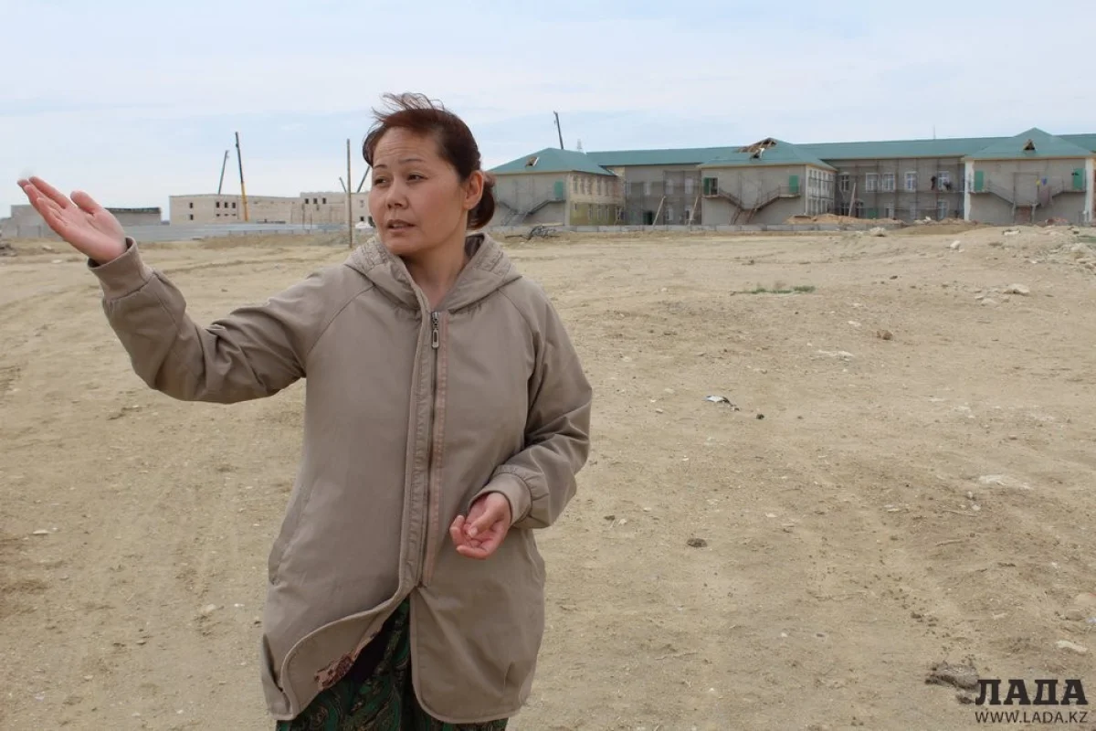 Фото автора||news_pic_more|<!--TBegin--><a href="https://img.lada.kz/2015-05/1431428851_img_0618.jpg" onclick="return hs.expand(this)" ><img align="left" src="https://img.lada.kz/2015-05/thumbs/1431428851_img_0618.jpg" alt='Жители поселка Атамекен недовольны выбранным для строительства школы местом' title='Жители поселка Атамекен недовольны выбранным для строительства школы местом'  /></a><!--TEnd--><br /><!--TBegin--><a href="https://img.lada.kz/2015-05/1431428840_img_0620.jpg" onclick="return hs.expand(this)" ><img align="left" src="https://img.lada.kz/2015-05/thumbs/1431428840_img_0620.jpg" alt='Жители поселка Атамекен недовольны выбранным для строительства школы местом' title='Жители поселка Атамекен недовольны выбранным для строительства школы местом'  /></a><!--TEnd--><br /><!--TBegin--><a href="https://img.lada.kz/2015-05/1431428832_img_0624.jpg" onclick="return hs.expand(this)" ><img align="left" src="https://img.lada.kz/2015-05/thumbs/1431428832_img_0624.jpg" alt='Жители поселка Атамекен недовольны выбранным для строительства школы местом' title='Жители поселка Атамекен недовольны выбранным для строительства школы местом'  /></a><!--TEnd--><br /><!--TBegin--><a href="https://img.lada.kz/2015-05/1431428904_img_0652.jpg" onclick="return hs.expand(this)" ><img align="left" src="https://img.lada.kz/2015-05/thumbs/1431428904_img_0652.jpg" alt='Жители поселка Атамекен недовольны выбранным для строительства школы местом' title='Жители поселка Атамекен недовольны выбранным для строительства школы местом'  /></a><!--TEnd-->