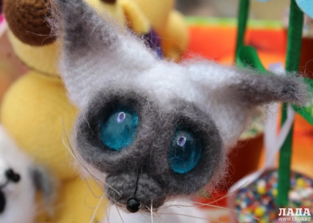 Котенок из шерсти. Фото автора||news_pic_more|<!--TBegin--><a href="https://img.lada.kz/2015-05/1431857860_img_0877.jpg" onclick="return hs.expand(this)" ><img align="left" src="https://img.lada.kz/2015-05/thumbs/1431857860_img_0877.jpg" alt='В Актау прошла выставка-ярмарка изделий ручной работы' title='В Актау прошла выставка-ярмарка изделий ручной работы'  /></a><!--TEnd--><br /><!--TBegin--><a href="https://img.lada.kz/2015-05/1431857908_img_0876.jpg" onclick="return hs.expand(this)" ><img align="left" src="https://img.lada.kz/2015-05/thumbs/1431857908_img_0876.jpg" alt='В Актау прошла выставка-ярмарка изделий ручной работы' title='В Актау прошла выставка-ярмарка изделий ручной работы'  /></a><!--TEnd--><br /><!--TBegin--><a href="https://img.lada.kz/2015-05/1431857882_img_0874.jpg" onclick="return hs.expand(this)" ><img align="left" src="https://img.lada.kz/2015-05/thumbs/1431857882_img_0874.jpg" alt='В Актау прошла выставка-ярмарка изделий ручной работы' title='В Актау прошла выставка-ярмарка изделий ручной работы'  /></a><!--TEnd--><br /><!--TBegin--><a href="https://img.lada.kz/2015-05/1431857908_img_0737.jpg" onclick="return hs.expand(this)" ><img align="left" src="https://img.lada.kz/2015-05/thumbs/1431857908_img_0737.jpg" alt='В Актау прошла выставка-ярмарка изделий ручной работы' title='В Актау прошла выставка-ярмарка изделий ручной работы'  /></a><!--TEnd--><br /><!--TBegin--><a href="https://img.lada.kz/2015-05/1431857929_img_0734.jpg" onclick="return hs.expand(this)" ><img align="left" src="https://img.lada.kz/2015-05/thumbs/1431857929_img_0734.jpg" alt='В Актау прошла выставка-ярмарка изделий ручной работы' title='В Актау прошла выставка-ярмарка изделий ручной работы'  /></a><!--TEnd--><br /><!--TBegin--><a href="https://img.lada.kz/2015-05/1431857925_img_0731.jpg" onclick="return hs.expand(this)" ><img align="left" src="https://img.lada.kz/2015-05/thumbs/1431857925_img_0731.jpg" alt='В Актау прошла выставка-ярмарка изделий ручной работы' title='В Актау прошла выставка-ярмарка изделий ручной работы'  /></a><!--TEnd--><br /><!--TBegin--><a href="https://img.lada.kz/2015-05/1431857922_img_0730.jpg" onclick="return hs.expand(this)" ><img align="left" src="https://img.lada.kz/2015-05/thumbs/1431857922_img_0730.jpg" alt='В Актау прошла выставка-ярмарка изделий ручной работы' title='В Актау прошла выставка-ярмарка изделий ручной работы'  /></a><!--TEnd--><br /><!--TBegin--><a href="https://img.lada.kz/2015-05/1431857936_img_0725.jpg" onclick="return hs.expand(this)" ><img align="left" src="https://img.lada.kz/2015-05/thumbs/1431857936_img_0725.jpg" alt='В Актау прошла выставка-ярмарка изделий ручной работы' title='В Актау прошла выставка-ярмарка изделий ручной работы'  /></a><!--TEnd--><br /><!--TBegin--><a href="https://img.lada.kz/2015-05/1431857937_img_0721.jpg" onclick="return hs.expand(this)" ><img align="left" src="https://img.lada.kz/2015-05/thumbs/1431857937_img_0721.jpg" alt='В Актау прошла выставка-ярмарка изделий ручной работы' title='В Актау прошла выставка-ярмарка изделий ручной работы'  /></a><!--TEnd--><br /><!--TBegin--><a href="https://img.lada.kz/2015-05/1431857910_img_0713.jpg" onclick="return hs.expand(this)" ><img align="left" src="https://img.lada.kz/2015-05/thumbs/1431857910_img_0713.jpg" alt='В Актау прошла выставка-ярмарка изделий ручной работы' title='В Актау прошла выставка-ярмарка изделий ручной работы'  /></a><!--TEnd--><br /><!--TBegin--><a href="https://img.lada.kz/2015-05/1431857998_img_0709.jpg" onclick="return hs.expand(this)" ><img align="left" src="https://img.lada.kz/2015-05/thumbs/1431857998_img_0709.jpg" alt='В Актау прошла выставка-ярмарка изделий ручной работы' title='В Актау прошла выставка-ярмарка изделий ручной работы'  /></a><!--TEnd--><br /><!--TBegin--><a href="https://img.lada.kz/2015-05/1431857960_img_0708.jpg" onclick="return hs.expand(this)" ><img align="left" src="https://img.lada.kz/2015-05/thumbs/1431857960_img_0708.jpg" alt='В Актау прошла выставка-ярмарка изделий ручной работы' title='В Актау прошла выставка-ярмарка изделий ручной работы'  /></a><!--TEnd-->