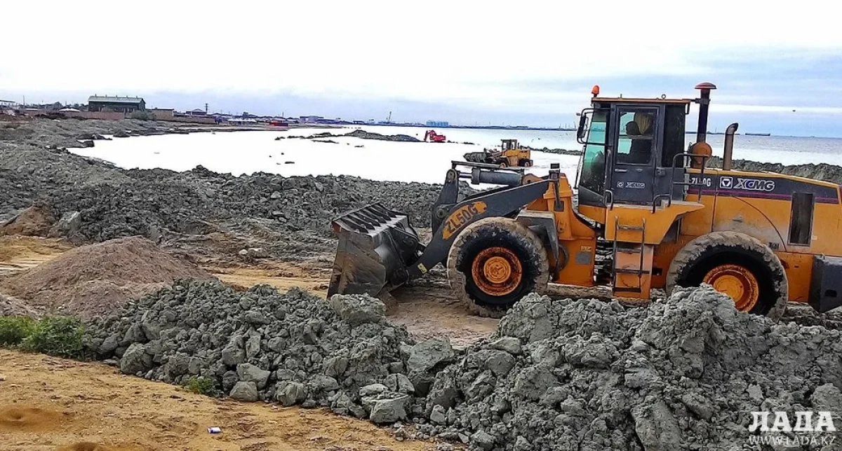 Спецтехника очищает дно и берег. Фото пользователя сайта lada.kz||news_pic_more|<!--TBegin--><a href="https://img.lada.kz/2015-05/1431933277_p_20150513_084024.jpg" onclick="return hs.expand(this)" ><img align="left" src="https://img.lada.kz/2015-05/thumbs/1431933277_p_20150513_084024.jpg" alt='На побережье 1 микрорайона Актау строится новый пляж' title='На побережье 1 микрорайона Актау строится новый пляж'  /></a><!--TEnd--><br /><!--TBegin--><a href="https://img.lada.kz/2015-05/1431933247_p_20150513_084050.jpg" onclick="return hs.expand(this)" ><img align="left" src="https://img.lada.kz/2015-05/thumbs/1431933247_p_20150513_084050.jpg" alt='На побережье 1 микрорайона Актау строится новый пляж' title='На побережье 1 микрорайона Актау строится новый пляж'  /></a><!--TEnd--><br /><!--TBegin--><a href="https://img.lada.kz/2015-05/1431933248_p_20150513_084108.jpg" onclick="return hs.expand(this)" ><img align="left" src="https://img.lada.kz/2015-05/thumbs/1431933248_p_20150513_084108.jpg" alt='На побережье 1 микрорайона Актау строится новый пляж' title='На побережье 1 микрорайона Актау строится новый пляж'  /></a><!--TEnd--><br /><!--TBegin--><a href="https://img.lada.kz/2015-05/1431933332_p_20150513_084246.jpg" onclick="return hs.expand(this)" ><img align="left" src="https://img.lada.kz/2015-05/thumbs/1431933332_p_20150513_084246.jpg" alt='На побережье 1 микрорайона Актау строится новый пляж' title='На побережье 1 микрорайона Актау строится новый пляж'  /></a><!--TEnd--><br /><!--TBegin--><a href="https://img.lada.kz/2015-05/1431933289_p_20150513_084313.jpg" onclick="return hs.expand(this)" ><img align="left" src="https://img.lada.kz/2015-05/thumbs/1431933289_p_20150513_084313.jpg" alt='На побережье 1 микрорайона Актау строится новый пляж' title='На побережье 1 микрорайона Актау строится новый пляж'  /></a><!--TEnd--><br /><!--TBegin--><a href="https://img.lada.kz/2015-05/1431933330_p_20150513_084320.jpg" onclick="return hs.expand(this)" ><img align="left" src="https://img.lada.kz/2015-05/thumbs/1431933330_p_20150513_084320.jpg" alt='На побережье 1 микрорайона Актау строится новый пляж' title='На побережье 1 микрорайона Актау строится новый пляж'  /></a><!--TEnd-->