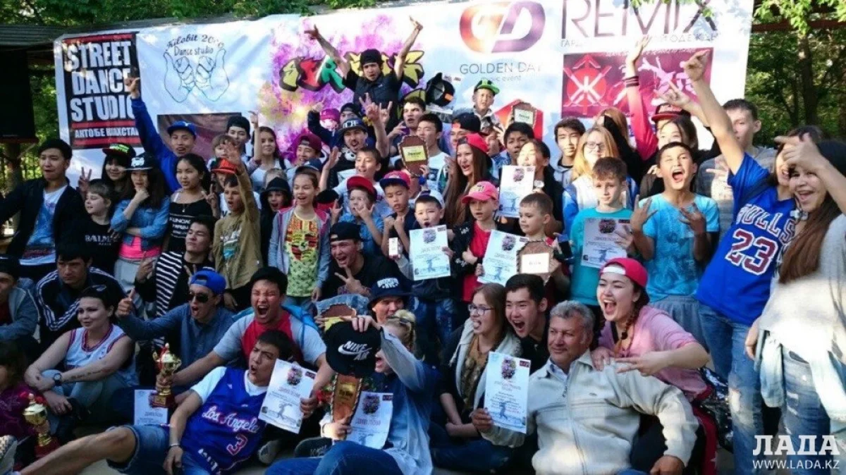 Участники «Весеннего джема» в Актау||news_pic_more|<!--TBegin--><a href="https://img.lada.kz/2015-05/1431944995_cgxnet70il8.jpg" onclick="return hs.expand(this)" ><img align="left" src="https://img.lada.kz/2015-05/thumbs/1431944995_cgxnet70il8.jpg" alt='В Актау прошли соревнования по брейк-дансу «Весенний джем-2015»' title='В Актау прошли соревнования по брейк-дансу «Весенний джем-2015»'  /></a><!--TEnd--><br /><!--TBegin--><a href="https://img.lada.kz/2015-05/1431945035_guespsrekf8.jpg" onclick="return hs.expand(this)" ><img align="left" src="https://img.lada.kz/2015-05/thumbs/1431945035_guespsrekf8.jpg" alt='В Актау прошли соревнования по брейк-дансу «Весенний джем-2015»' title='В Актау прошли соревнования по брейк-дансу «Весенний джем-2015»'  /></a><!--TEnd--><br /><!--TBegin--><a href="https://img.lada.kz/2015-05/1431945001_np44nntnlzk.jpg" onclick="return hs.expand(this)" ><img align="left" src="https://img.lada.kz/2015-05/thumbs/1431945001_np44nntnlzk.jpg" alt='В Актау прошли соревнования по брейк-дансу «Весенний джем-2015»' title='В Актау прошли соревнования по брейк-дансу «Весенний джем-2015»'  /></a><!--TEnd--><br /><!--TBegin--><a href="https://img.lada.kz/2015-05/1431945009_qvq0xytrztm.jpg" onclick="return hs.expand(this)" ><img align="left" src="https://img.lada.kz/2015-05/thumbs/1431945009_qvq0xytrztm.jpg" alt='В Актау прошли соревнования по брейк-дансу «Весенний джем-2015»' title='В Актау прошли соревнования по брейк-дансу «Весенний джем-2015»'  /></a><!--TEnd--><br /><!--TBegin--><a href="https://img.lada.kz/2015-05/1431944958_rhob2xplstq.jpg" onclick="return hs.expand(this)" ><img align="left" src="https://img.lada.kz/2015-05/thumbs/1431944958_rhob2xplstq.jpg" alt='В Актау прошли соревнования по брейк-дансу «Весенний джем-2015»' title='В Актау прошли соревнования по брейк-дансу «Весенний джем-2015»'  /></a><!--TEnd--><br /><!--TBegin--><a href="https://img.lada.kz/2015-05/1431945051_xza_rfzieus.jpg" onclick="return hs.expand(this)" ><img align="left" src="https://img.lada.kz/2015-05/thumbs/1431945051_xza_rfzieus.jpg" alt='В Актау прошли соревнования по брейк-дансу «Весенний джем-2015»' title='В Актау прошли соревнования по брейк-дансу «Весенний джем-2015»'  /></a><!--TEnd-->