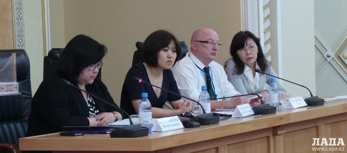 Участники встречи по подготовке программы развития Мангистауской области||news_pic_more|<!--TBegin--><a href="https://img.lada.kz/2015-05/1432020453_20150519_165332.jpg" onclick="return hs.expand(this)" ><img align="left" src="https://img.lada.kz/2015-05/thumbs/1432020453_20150519_165332.jpg" alt='Эксперты Европейского союза помогут разработать программу развития Мангистауской области' title='Эксперты Европейского союза помогут разработать программу развития Мангистауской области'  /></a><!--TEnd-->