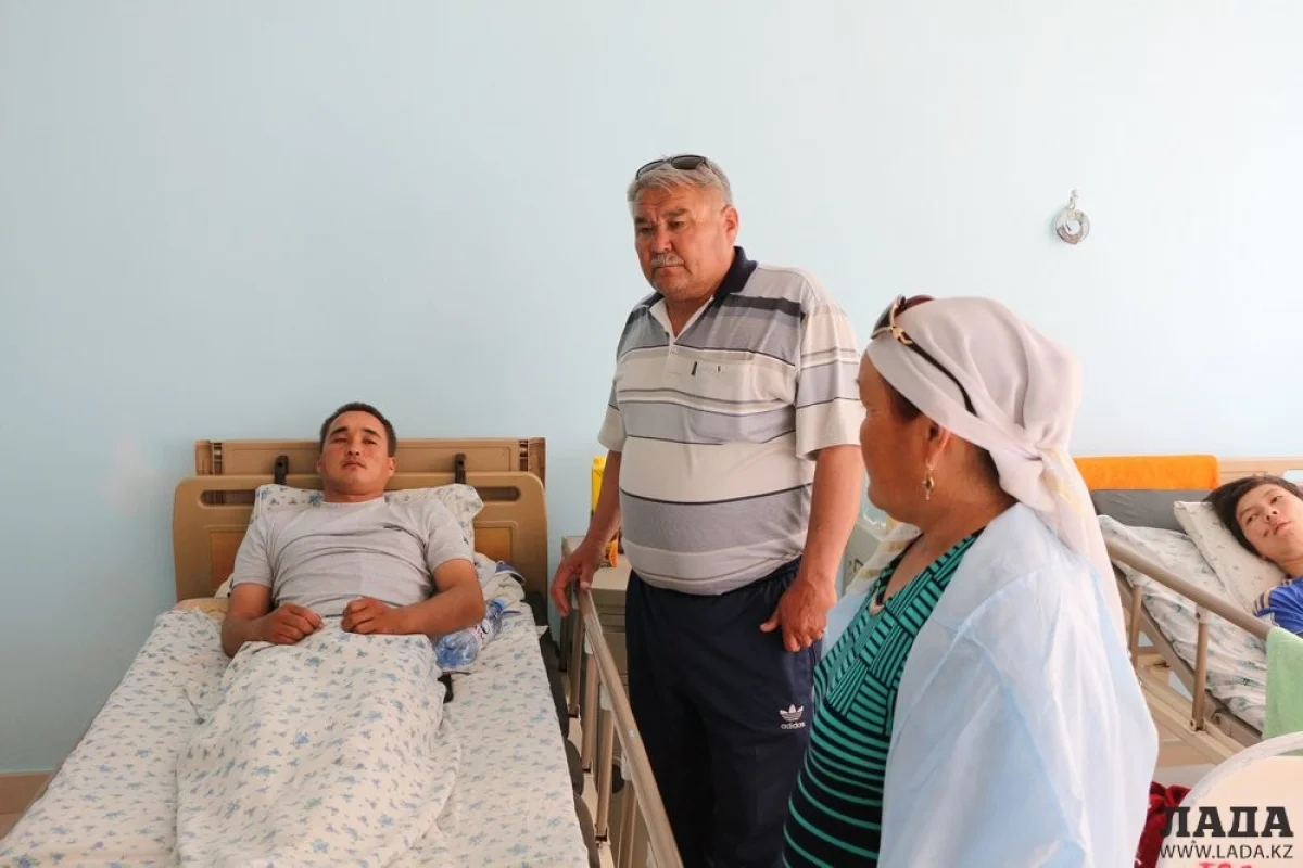 Пострадавший водитель машины противопожарной службы||news_pic_more|<!--TBegin--><a href="https://img.lada.kz/2015-05/1432123453_img_1436.jpg" onclick="return hs.expand(this)" ><img align="left" src="https://img.lada.kz/2015-05/thumbs/1432123453_img_1436.jpg" alt='Пострадавшие в ДТП в Актау водители легковой и пожарной машин находятся в больнице' title='Пострадавшие в ДТП в Актау водители легковой и пожарной машин находятся в больнице'  /></a><!--TEnd--><br /><!--TBegin--><a href="https://img.lada.kz/2015-05/1432123415_img_1439.jpg" onclick="return hs.expand(this)" ><img align="left" src="https://img.lada.kz/2015-05/thumbs/1432123415_img_1439.jpg" alt='Пострадавшие в ДТП в Актау водители легковой и пожарной машин находятся в больнице' title='Пострадавшие в ДТП в Актау водители легковой и пожарной машин находятся в больнице'  /></a><!--TEnd-->