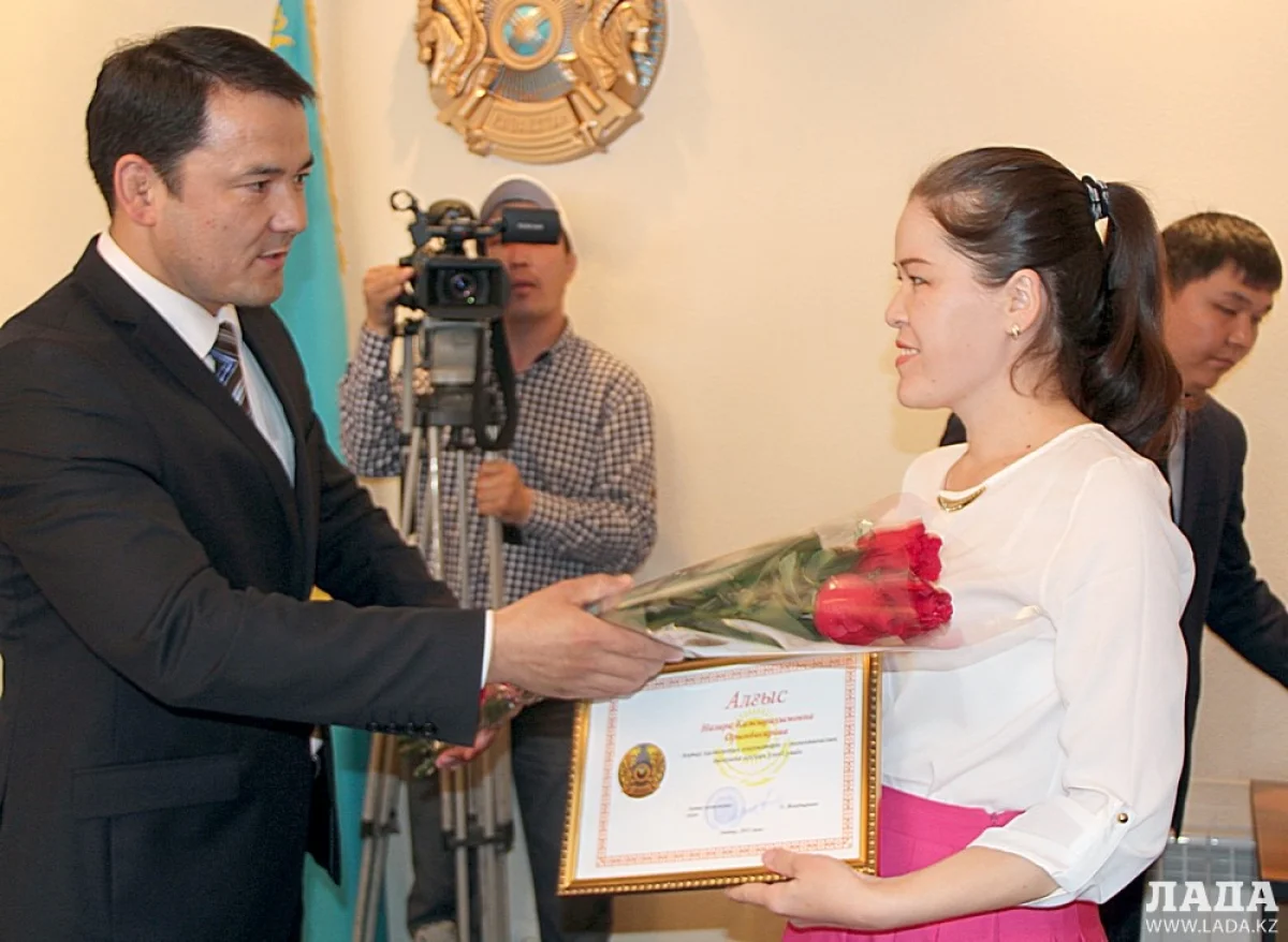 Награждение работника КДК им. Абая Назиры Орынбасаровой. Фото автора||news_pic_more|<!--TBegin--><a href="https://img.lada.kz/2015-05/1432201464_img_5260.jpg" onclick="return hs.expand(this)" ><img align="left" src="https://img.lada.kz/2015-05/thumbs/1432201464_img_5260.jpg" alt='В Актау наградили деятелей культуры и искусства' title='В Актау наградили деятелей культуры и искусства'  /></a><!--TEnd--><br /><!--TBegin--><a href="https://img.lada.kz/2015-05/1432201436_img_5263.jpg" onclick="return hs.expand(this)" ><img align="left" src="https://img.lada.kz/2015-05/thumbs/1432201436_img_5263.jpg" alt='В Актау наградили деятелей культуры и искусства' title='В Актау наградили деятелей культуры и искусства'  /></a><!--TEnd--><br /><!--TBegin--><a href="https://img.lada.kz/2015-05/1432201390_img_5272.jpg" onclick="return hs.expand(this)" ><img align="left" src="https://img.lada.kz/2015-05/thumbs/1432201390_img_5272.jpg" alt='В Актау наградили деятелей культуры и искусства' title='В Актау наградили деятелей культуры и искусства'  /></a><!--TEnd--><br /><!--TBegin--><a href="https://img.lada.kz/2015-05/1432201467_img_5287.jpg" onclick="return hs.expand(this)" ><img align="left" src="https://img.lada.kz/2015-05/thumbs/1432201467_img_5287.jpg" alt='В Актау наградили деятелей культуры и искусства' title='В Актау наградили деятелей культуры и искусства'  /></a><!--TEnd--><br /><!--TBegin--><a href="https://img.lada.kz/2015-05/1432201418_img_5290.jpg" onclick="return hs.expand(this)" ><img align="left" src="https://img.lada.kz/2015-05/thumbs/1432201418_img_5290.jpg" alt='В Актау наградили деятелей культуры и искусства' title='В Актау наградили деятелей культуры и искусства'  /></a><!--TEnd--><br /><!--TBegin--><a href="https://img.lada.kz/2015-05/1432201453_img_5292.jpg" onclick="return hs.expand(this)" ><img align="left" src="https://img.lada.kz/2015-05/thumbs/1432201453_img_5292.jpg" alt='В Актау наградили деятелей культуры и искусства' title='В Актау наградили деятелей культуры и искусства'  /></a><!--TEnd--><br /><!--TBegin--><a href="https://img.lada.kz/2015-05/1432201406_img_5301.jpg" onclick="return hs.expand(this)" ><img align="left" src="https://img.lada.kz/2015-05/thumbs/1432201406_img_5301.jpg" alt='В Актау наградили деятелей культуры и искусства' title='В Актау наградили деятелей культуры и искусства'  /></a><!--TEnd--><br /><!--TBegin--><a href="https://img.lada.kz/2015-05/1432201451_img_5314.jpg" onclick="return hs.expand(this)" ><img align="left" src="https://img.lada.kz/2015-05/thumbs/1432201451_img_5314.jpg" alt='В Актау наградили деятелей культуры и искусства' title='В Актау наградили деятелей культуры и искусства'  /></a><!--TEnd--><br /><!--TBegin--><a href="https://img.lada.kz/2015-05/1432201452_img_5317.jpg" onclick="return hs.expand(this)" ><img align="left" src="https://img.lada.kz/2015-05/thumbs/1432201452_img_5317.jpg" alt='В Актау наградили деятелей культуры и искусства' title='В Актау наградили деятелей культуры и искусства'  /></a><!--TEnd-->