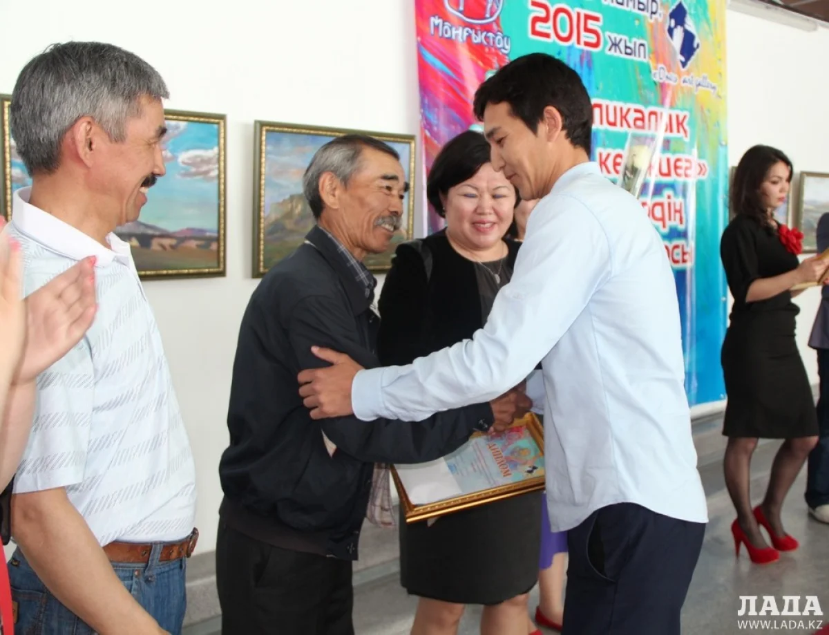 Церемония награждения победителей республиканского пленэра. Фото автора||news_pic_more|<!--TBegin--><a href="https://img.lada.kz/2015-05/1432277586_img_5217.jpg" onclick="return hs.expand(this)" ><img align="left" src="https://img.lada.kz/2015-05/thumbs/1432277586_img_5217.jpg" alt='Республиканский пленэр художников прошел в Актау' title='Республиканский пленэр художников прошел в Актау'  /></a><!--TEnd--><br /><!--TBegin--><a href="https://img.lada.kz/2015-05/1432277534_img_5225.jpg" onclick="return hs.expand(this)" ><img align="left" src="https://img.lada.kz/2015-05/thumbs/1432277534_img_5225.jpg" alt='Республиканский пленэр художников прошел в Актау' title='Республиканский пленэр художников прошел в Актау'  /></a><!--TEnd--><br /><!--TBegin--><a href="https://img.lada.kz/2015-05/1432277558_img_5226.jpg" onclick="return hs.expand(this)" ><img align="left" src="https://img.lada.kz/2015-05/thumbs/1432277558_img_5226.jpg" alt='Республиканский пленэр художников прошел в Актау' title='Республиканский пленэр художников прошел в Актау'  /></a><!--TEnd--><br /><!--TBegin--><a href="https://img.lada.kz/2015-05/1432277574_img_5227.jpg" onclick="return hs.expand(this)" ><img align="left" src="https://img.lada.kz/2015-05/thumbs/1432277574_img_5227.jpg" alt='Республиканский пленэр художников прошел в Актау' title='Республиканский пленэр художников прошел в Актау'  /></a><!--TEnd--><br /><!--TBegin--><a href="https://img.lada.kz/2015-05/1432277581_img_5232.jpg" onclick="return hs.expand(this)" ><img align="left" src="https://img.lada.kz/2015-05/thumbs/1432277581_img_5232.jpg" alt='Республиканский пленэр художников прошел в Актау' title='Республиканский пленэр художников прошел в Актау'  /></a><!--TEnd--><br /><!--TBegin--><a href="https://img.lada.kz/2015-05/1432277539_img_5241.jpg" onclick="return hs.expand(this)" ><img align="left" src="https://img.lada.kz/2015-05/thumbs/1432277539_img_5241.jpg" alt='Республиканский пленэр художников прошел в Актау' title='Республиканский пленэр художников прошел в Актау'  /></a><!--TEnd--><br /><!--TBegin--><a href="https://img.lada.kz/2015-05/1432277518_img_5242.jpg" onclick="return hs.expand(this)" ><img align="left" src="https://img.lada.kz/2015-05/thumbs/1432277518_img_5242.jpg" alt='Республиканский пленэр художников прошел в Актау' title='Республиканский пленэр художников прошел в Актау'  /></a><!--TEnd--><br /><!--TBegin--><a href="https://img.lada.kz/2015-05/1432277557_img_5247.jpg" onclick="return hs.expand(this)" ><img align="left" src="https://img.lada.kz/2015-05/thumbs/1432277557_img_5247.jpg" alt='Республиканский пленэр художников прошел в Актау' title='Республиканский пленэр художников прошел в Актау'  /></a><!--TEnd--><br /><!--TBegin--><a href="https://img.lada.kz/2015-05/1432277607_img_5250.jpg" onclick="return hs.expand(this)" ><img align="left" src="https://img.lada.kz/2015-05/thumbs/1432277607_img_5250.jpg" alt='Республиканский пленэр художников прошел в Актау' title='Республиканский пленэр художников прошел в Актау'  /></a><!--TEnd--><br /><!--TBegin--><a href="https://img.lada.kz/2015-05/1432277531_img_5253.jpg" onclick="return hs.expand(this)" ><img align="left" src="https://img.lada.kz/2015-05/thumbs/1432277531_img_5253.jpg" alt='Республиканский пленэр художников прошел в Актау' title='Республиканский пленэр художников прошел в Актау'  /></a><!--TEnd-->