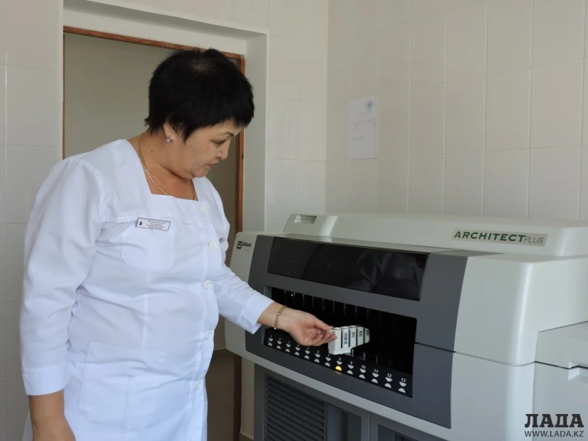 Гульшара Арыстангалиева у нового аппарата. Фото автора