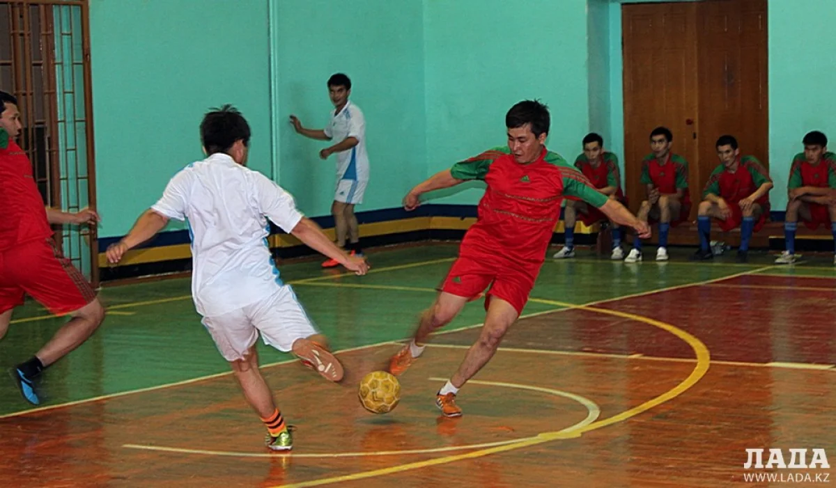 Игра между командами ДУИС и акимата Мунайлы. Фото автора||news_pic_more|<!--TBegin--><a href="https://img.lada.kz/2015-05/1432388544_img_5328.jpg" onclick="return hs.expand(this)" ><img align="left" src="https://img.lada.kz/2015-05/thumbs/1432388544_img_5328.jpg" alt='Нурлан Джалимов: В Актау более двух тысяч человек принимают участие в городской спартакиаде среди госслужащих' title='Нурлан Джалимов: В Актау более двух тысяч человек принимают участие в городской спартакиаде среди госслужащих'  /></a><!--TEnd--><br /><!--TBegin--><a href="https://img.lada.kz/2015-05/1432388601_img_5331.jpg" onclick="return hs.expand(this)" ><img align="left" src="https://img.lada.kz/2015-05/thumbs/1432388601_img_5331.jpg" alt='Нурлан Джалимов: В Актау более двух тысяч человек принимают участие в городской спартакиаде среди госслужащих' title='Нурлан Джалимов: В Актау более двух тысяч человек принимают участие в городской спартакиаде среди госслужащих'  /></a><!--TEnd--><br /><!--TBegin--><a href="https://img.lada.kz/2015-05/1432388507_img_5333.jpg" onclick="return hs.expand(this)" ><img align="left" src="https://img.lada.kz/2015-05/thumbs/1432388507_img_5333.jpg" alt='Нурлан Джалимов: В Актау более двух тысяч человек принимают участие в городской спартакиаде среди госслужащих' title='Нурлан Джалимов: В Актау более двух тысяч человек принимают участие в городской спартакиаде среди госслужащих'  /></a><!--TEnd--><br /><!--TBegin--><a href="https://img.lada.kz/2015-05/1432388540_img_5334.jpg" onclick="return hs.expand(this)" ><img align="left" src="https://img.lada.kz/2015-05/thumbs/1432388540_img_5334.jpg" alt='Нурлан Джалимов: В Актау более двух тысяч человек принимают участие в городской спартакиаде среди госслужащих' title='Нурлан Джалимов: В Актау более двух тысяч человек принимают участие в городской спартакиаде среди госслужащих'  /></a><!--TEnd--><br /><!--TBegin--><a href="https://img.lada.kz/2015-05/1432388606_img_5335.jpg" onclick="return hs.expand(this)" ><img align="left" src="https://img.lada.kz/2015-05/thumbs/1432388606_img_5335.jpg" alt='Нурлан Джалимов: В Актау более двух тысяч человек принимают участие в городской спартакиаде среди госслужащих' title='Нурлан Джалимов: В Актау более двух тысяч человек принимают участие в городской спартакиаде среди госслужащих'  /></a><!--TEnd--><br /><!--TBegin--><a href="https://img.lada.kz/2015-05/1432388541_img_5339.jpg" onclick="return hs.expand(this)" ><img align="left" src="https://img.lada.kz/2015-05/thumbs/1432388541_img_5339.jpg" alt='Нурлан Джалимов: В Актау более двух тысяч человек принимают участие в городской спартакиаде среди госслужащих' title='Нурлан Джалимов: В Актау более двух тысяч человек принимают участие в городской спартакиаде среди госслужащих'  /></a><!--TEnd--><br /><!--TBegin--><a href="https://img.lada.kz/2015-05/1432388552_img_5342.jpg" onclick="return hs.expand(this)" ><img align="left" src="https://img.lada.kz/2015-05/thumbs/1432388552_img_5342.jpg" alt='Нурлан Джалимов: В Актау более двух тысяч человек принимают участие в городской спартакиаде среди госслужащих' title='Нурлан Джалимов: В Актау более двух тысяч человек принимают участие в городской спартакиаде среди госслужащих'  /></a><!--TEnd--><br /><!--TBegin--><a href="https://img.lada.kz/2015-05/1432388554_img_5343.jpg" onclick="return hs.expand(this)" ><img align="left" src="https://img.lada.kz/2015-05/thumbs/1432388554_img_5343.jpg" alt='Нурлан Джалимов: В Актау более двух тысяч человек принимают участие в городской спартакиаде среди госслужащих' title='Нурлан Джалимов: В Актау более двух тысяч человек принимают участие в городской спартакиаде среди госслужащих'  /></a><!--TEnd--><br /><!--TBegin--><a href="https://img.lada.kz/2015-05/1432388546_img_5349.jpg" onclick="return hs.expand(this)" ><img align="left" src="https://img.lada.kz/2015-05/thumbs/1432388546_img_5349.jpg" alt='Нурлан Джалимов: В Актау более двух тысяч человек принимают участие в городской спартакиаде среди госслужащих' title='Нурлан Джалимов: В Актау более двух тысяч человек принимают участие в городской спартакиаде среди госслужащих'  /></a><!--TEnd--><br /><!--TBegin--><a href="https://img.lada.kz/2015-05/1432388570_img_5352.jpg" onclick="return hs.expand(this)" ><img align="left" src="https://img.lada.kz/2015-05/thumbs/1432388570_img_5352.jpg" alt='Нурлан Джалимов: В Актау более двух тысяч человек принимают участие в городской спартакиаде среди госслужащих' title='Нурлан Джалимов: В Актау более двух тысяч человек принимают участие в городской спартакиаде среди госслужащих'  /></a><!--TEnd--><br /><!--TBegin--><a href="https://img.lada.kz/2015-05/1432388597_img_5353.jpg" onclick="return hs.expand(this)" ><img align="left" src="https://img.lada.kz/2015-05/thumbs/1432388597_img_5353.jpg" alt='Нурлан Джалимов: В Актау более двух тысяч человек принимают участие в городской спартакиаде среди госслужащих' title='Нурлан Джалимов: В Актау более двух тысяч человек принимают участие в городской спартакиаде среди госслужащих'  /></a><!--TEnd--><br /><!--TBegin--><a href="https://img.lada.kz/2015-05/1432388595_img_5355.jpg" onclick="return hs.expand(this)" ><img align="left" src="https://img.lada.kz/2015-05/thumbs/1432388595_img_5355.jpg" alt='Нурлан Джалимов: В Актау более двух тысяч человек принимают участие в городской спартакиаде среди госслужащих' title='Нурлан Джалимов: В Актау более двух тысяч человек принимают участие в городской спартакиаде среди госслужащих'  /></a><!--TEnd--><br /><!--TBegin--><a href="https://img.lada.kz/2015-05/1432388625_img_5356.jpg" onclick="return hs.expand(this)" ><img align="left" src="https://img.lada.kz/2015-05/thumbs/1432388625_img_5356.jpg" alt='Нурлан Джалимов: В Актау более двух тысяч человек принимают участие в городской спартакиаде среди госслужащих' title='Нурлан Джалимов: В Актау более двух тысяч человек принимают участие в городской спартакиаде среди госслужащих'  /></a><!--TEnd--><br /><!--TBegin--><a href="https://img.lada.kz/2015-05/1432388613_img_5358.jpg" onclick="return hs.expand(this)" ><img align="left" src="https://img.lada.kz/2015-05/thumbs/1432388613_img_5358.jpg" alt='Нурлан Джалимов: В Актау более двух тысяч человек принимают участие в городской спартакиаде среди госслужащих' title='Нурлан Джалимов: В Актау более двух тысяч человек принимают участие в городской спартакиаде среди госслужащих'  /></a><!--TEnd--><br /><!--TBegin--><a href="https://img.lada.kz/2015-05/1432388619_img_5361.jpg" onclick="return hs.expand(this)" ><img align="left" src="https://img.lada.kz/2015-05/thumbs/1432388619_img_5361.jpg" alt='Нурлан Джалимов: В Актау более двух тысяч человек принимают участие в городской спартакиаде среди госслужащих' title='Нурлан Джалимов: В Актау более двух тысяч человек принимают участие в городской спартакиаде среди госслужащих'  /></a><!--TEnd--><br /><!--TBegin--><a href="https://img.lada.kz/2015-05/1432388574_img_5363.jpg" onclick="return hs.expand(this)" ><img align="left" src="https://img.lada.kz/2015-05/thumbs/1432388574_img_5363.jpg" alt='Нурлан Джалимов: В Актау более двух тысяч человек принимают участие в городской спартакиаде среди госслужащих' title='Нурлан Джалимов: В Актау более двух тысяч человек принимают участие в городской спартакиаде среди госслужащих'  /></a><!--TEnd--><br /><!--TBegin--><a href="https://img.lada.kz/2015-05/1432388570_img_5364.jpg" onclick="return hs.expand(this)" ><img align="left" src="https://img.lada.kz/2015-05/thumbs/1432388570_img_5364.jpg" alt='Нурлан Джалимов: В Актау более двух тысяч человек принимают участие в городской спартакиаде среди госслужащих' title='Нурлан Джалимов: В Актау более двух тысяч человек принимают участие в городской спартакиаде среди госслужащих'  /></a><!--TEnd--><br /><!--TBegin--><a href="https://img.lada.kz/2015-05/1432388605_img_5368.jpg" onclick="return hs.expand(this)" ><img align="left" src="https://img.lada.kz/2015-05/thumbs/1432388605_img_5368.jpg" alt='Нурлан Джалимов: В Актау более двух тысяч человек принимают участие в городской спартакиаде среди госслужащих' title='Нурлан Джалимов: В Актау более двух тысяч человек принимают участие в городской спартакиаде среди госслужащих'  /></a><!--TEnd--><br /><!--TBegin--><a href="https://img.lada.kz/2015-05/1432388639_img_5370.jpg" onclick="return hs.expand(this)" ><img align="left" src="https://img.lada.kz/2015-05/thumbs/1432388639_img_5370.jpg" alt='Нурлан Джалимов: В Актау более двух тысяч человек принимают участие в городской спартакиаде среди госслужащих' title='Нурлан Джалимов: В Актау более двух тысяч человек принимают участие в городской спартакиаде среди госслужащих'  /></a><!--TEnd--><br /><!--TBegin--><a href="https://img.lada.kz/2015-05/1432388638_img_5372.jpg" onclick="return hs.expand(this)" ><img align="left" src="https://img.lada.kz/2015-05/thumbs/1432388638_img_5372.jpg" alt='Нурлан Джалимов: В Актау более двух тысяч человек принимают участие в городской спартакиаде среди госслужащих' title='Нурлан Джалимов: В Актау более двух тысяч человек принимают участие в городской спартакиаде среди госслужащих'  /></a><!--TEnd--><br /><!--TBegin--><a href="https://img.lada.kz/2015-05/1432388585_img_5379.jpg" onclick="return hs.expand(this)" ><img align="left" src="https://img.lada.kz/2015-05/thumbs/1432388585_img_5379.jpg" alt='Нурлан Джалимов: В Актау более двух тысяч человек принимают участие в городской спартакиаде среди госслужащих' title='Нурлан Джалимов: В Актау более двух тысяч человек принимают участие в городской спартакиаде среди госслужащих'  /></a><!--TEnd--><br /><!--TBegin--><a href="https://img.lada.kz/2015-05/1432388637_img_5380.jpg" onclick="return hs.expand(this)" ><img align="left" src="https://img.lada.kz/2015-05/thumbs/1432388637_img_5380.jpg" alt='Нурлан Джалимов: В Актау более двух тысяч человек принимают участие в городской спартакиаде среди госслужащих' title='Нурлан Джалимов: В Актау более двух тысяч человек принимают участие в городской спартакиаде среди госслужащих'  /></a><!--TEnd--><br /><!--TBegin--><a href="https://img.lada.kz/2015-05/1432388648_img_5383.jpg" onclick="return hs.expand(this)" ><img align="left" src="https://img.lada.kz/2015-05/thumbs/1432388648_img_5383.jpg" alt='Нурлан Джалимов: В Актау более двух тысяч человек принимают участие в городской спартакиаде среди госслужащих' title='Нурлан Джалимов: В Актау более двух тысяч человек принимают участие в городской спартакиаде среди госслужащих'  /></a><!--TEnd--><br /><!--TBegin--><a href="https://img.lada.kz/2015-05/1432388669_img_5385.jpg" onclick="return hs.expand(this)" ><img align="left" src="https://img.lada.kz/2015-05/thumbs/1432388669_img_5385.jpg" alt='Нурлан Джалимов: В Актау более двух тысяч человек принимают участие в городской спартакиаде среди госслужащих' title='Нурлан Джалимов: В Актау более двух тысяч человек принимают участие в городской спартакиаде среди госслужащих'  /></a><!--TEnd-->