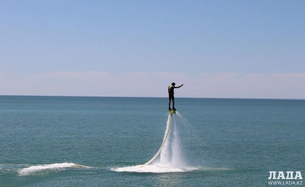 Флайборд в Актау. Фото автора