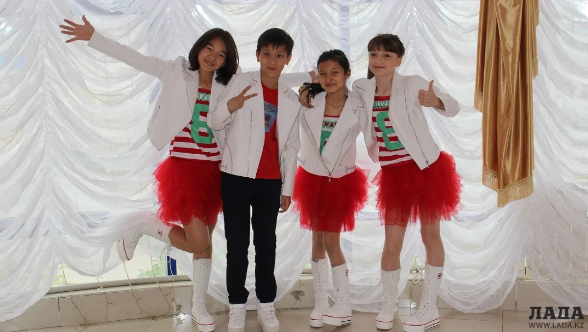 Квартет &quot;Жулдыздар&quot;||news_pic_more|<!--TBegin--><a href="https://img.lada.kz/2015-06/1433227684_image-3.jpg" onclick="return hs.expand(this)" ><img align="left" src="https://img.lada.kz/2015-06/thumbs/1433227684_image-3.jpg" alt='Квартет «Жулдыздар» из Актау стал победителем международного детского фестиваля «Золотая пчелка»' title='Квартет «Жулдыздар» из Актау стал победителем международного детского фестиваля «Золотая пчелка»'  /></a><!--TEnd--><br /><!--TBegin--><a href="https://img.lada.kz/2015-06/1433227650_image-4.jpg" onclick="return hs.expand(this)" ><img align="left" src="https://img.lada.kz/2015-06/thumbs/1433227650_image-4.jpg" alt='Квартет «Жулдыздар» из Актау стал победителем международного детского фестиваля «Золотая пчелка»' title='Квартет «Жулдыздар» из Актау стал победителем международного детского фестиваля «Золотая пчелка»'  /></a><!--TEnd--><br /><!--TBegin--><a href="https://img.lada.kz/2015-06/1433227659_img_3551.jpg" onclick="return hs.expand(this)" ><img align="left" src="https://img.lada.kz/2015-06/thumbs/1433227659_img_3551.jpg" alt='Квартет «Жулдыздар» из Актау стал победителем международного детского фестиваля «Золотая пчелка»' title='Квартет «Жулдыздар» из Актау стал победителем международного детского фестиваля «Золотая пчелка»'  /></a><!--TEnd--><br /><!--TBegin--><a href="https://img.lada.kz/2015-06/1433227728_img_3556.jpg" onclick="return hs.expand(this)" ><img align="left" src="https://img.lada.kz/2015-06/thumbs/1433227728_img_3556.jpg" alt='Квартет «Жулдыздар» из Актау стал победителем международного детского фестиваля «Золотая пчелка»' title='Квартет «Жулдыздар» из Актау стал победителем международного детского фестиваля «Золотая пчелка»'  /></a><!--TEnd-->