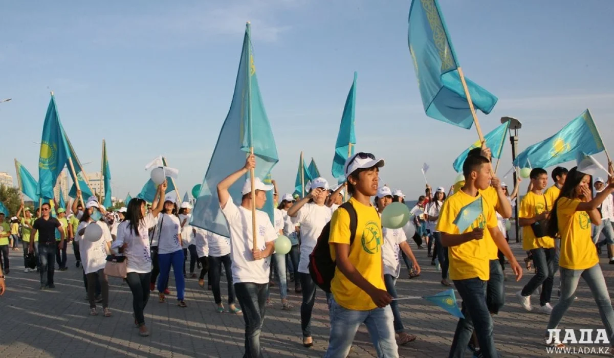 Акция в 2014 году. Фото из архива «Лады»||news_pic_more|<!--TBegin--><a href="https://img.lada.kz/2015-06/1433330499_img_2666.jpg" onclick="return hs.expand(this)" ><img align="left" src="https://img.lada.kz/2015-06/thumbs/1433330499_img_2666.jpg" alt='Акция ко Дню государственных символов Республики Казахстан пройдет в Актау' title='Акция ко Дню государственных символов Республики Казахстан пройдет в Актау'  /></a><!--TEnd--><br /><!--TBegin--><a href="https://img.lada.kz/2015-06/1433330503_img_2668.jpg" onclick="return hs.expand(this)" ><img align="left" src="https://img.lada.kz/2015-06/thumbs/1433330503_img_2668.jpg" alt='Акция ко Дню государственных символов Республики Казахстан пройдет в Актау' title='Акция ко Дню государственных символов Республики Казахстан пройдет в Актау'  /></a><!--TEnd--><br /><!--TBegin--><a href="https://img.lada.kz/2015-06/1433330451_img_2671.jpg" onclick="return hs.expand(this)" ><img align="left" src="https://img.lada.kz/2015-06/thumbs/1433330451_img_2671.jpg" alt='Акция ко Дню государственных символов Республики Казахстан пройдет в Актау' title='Акция ко Дню государственных символов Республики Казахстан пройдет в Актау'  /></a><!--TEnd--><br /><!--TBegin--><a href="https://img.lada.kz/2015-06/1433330360_ohyidyp54co.jpg" onclick="return hs.expand(this)" ><img align="left" src="https://img.lada.kz/2015-06/thumbs/1433330360_ohyidyp54co.jpg" alt='Акция ко Дню государственных символов Республики Казахстан пройдет в Актау' title='Акция ко Дню государственных символов Республики Казахстан пройдет в Актау'  /></a><!--TEnd-->